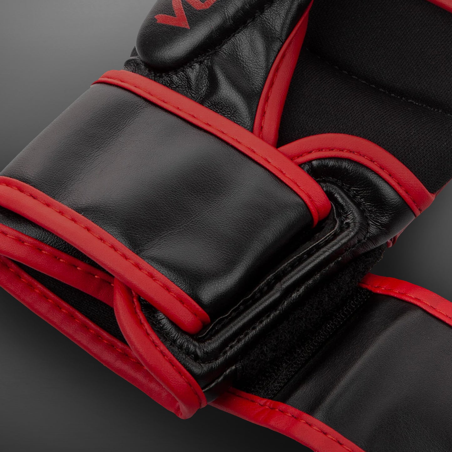 Venum Challenger 3.0 实战手套 – 黑色/红色