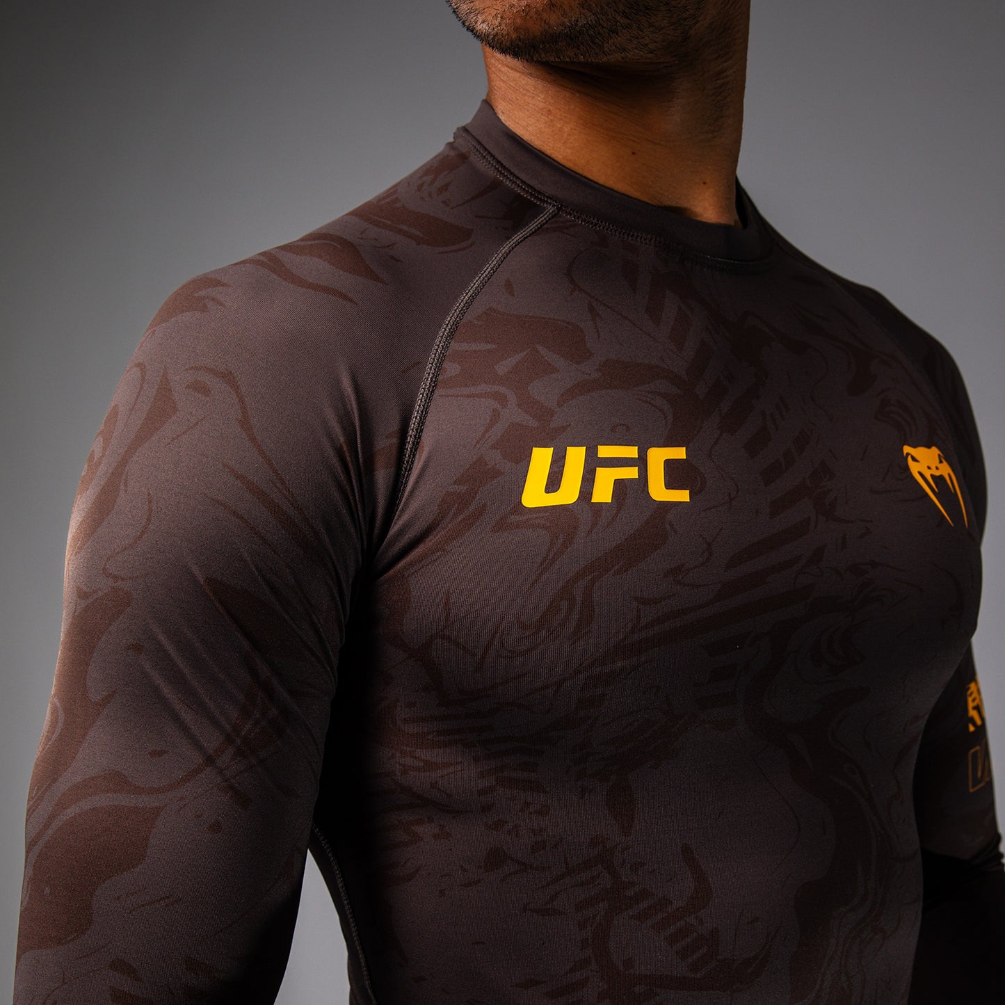 UFC Fusion by Venum Fight Week 男士长袖紧身防磨衣 – 沙色