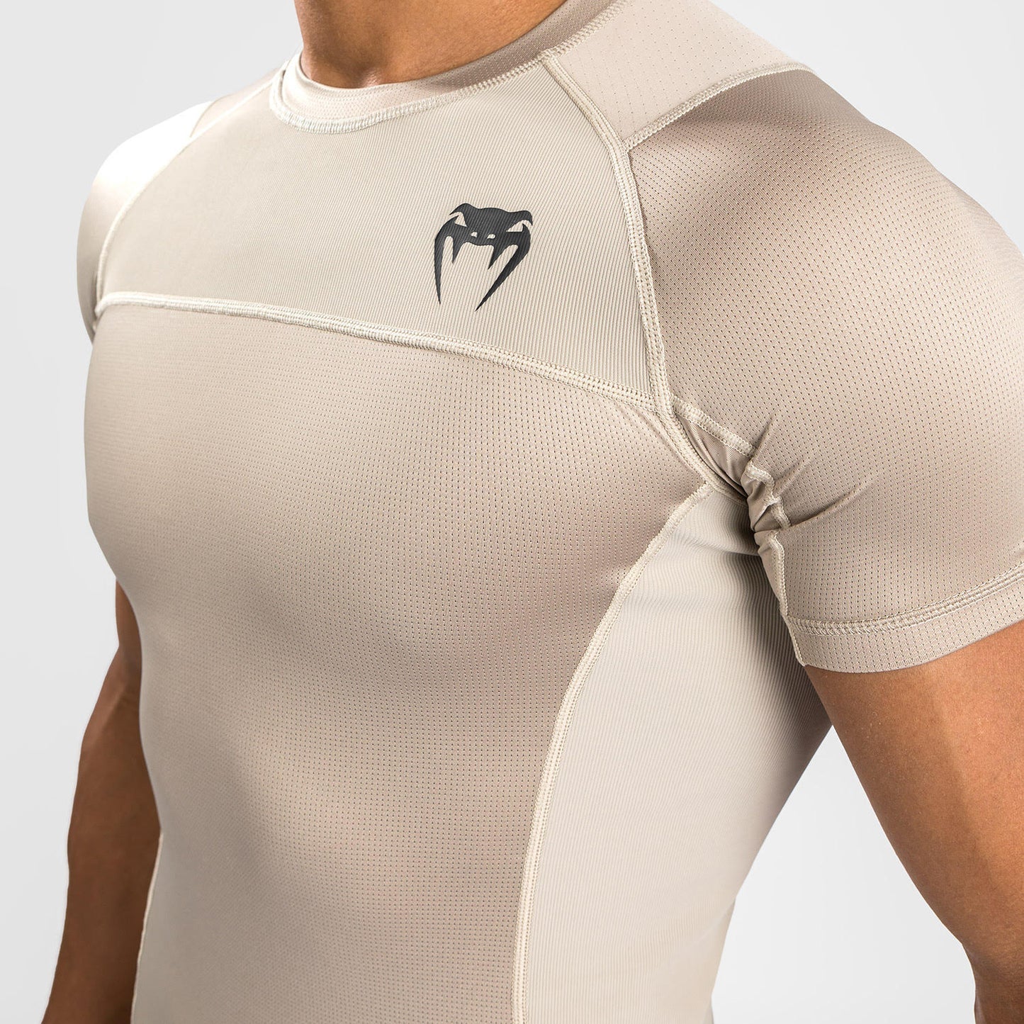 Venum G-Fit Air 紧身防磨衣 短袖 – 沙色