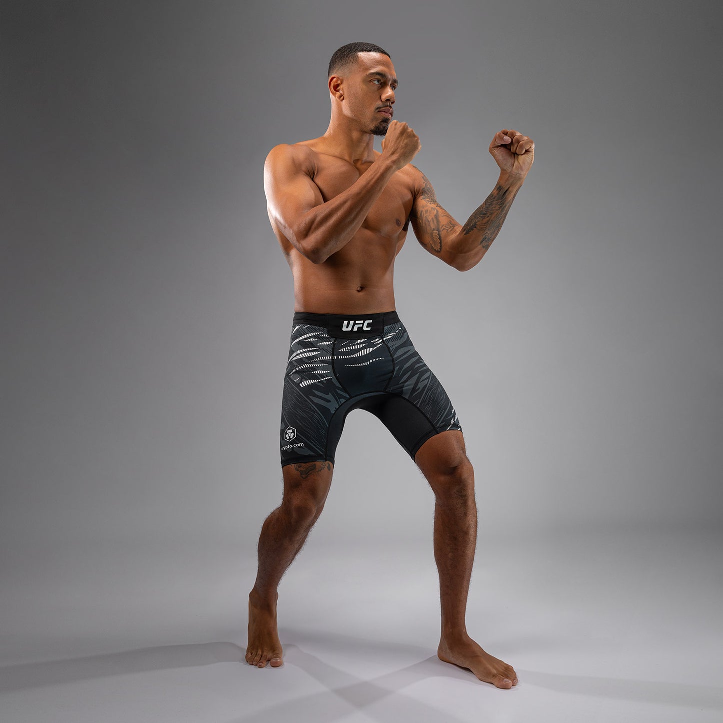 UFC Fusion by Venum Authentic Fight Night 男士款综合格斗短裤 – 黑色