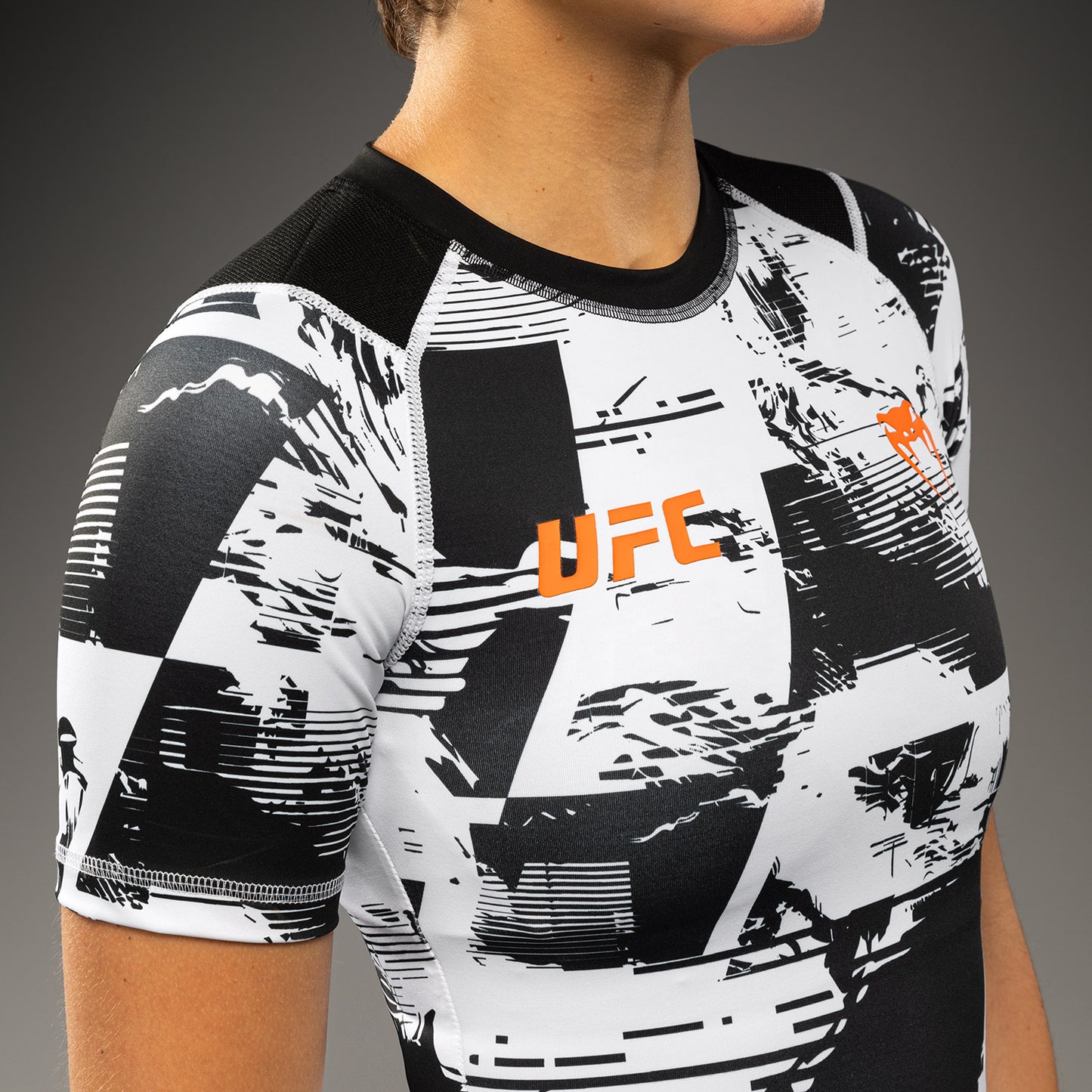 Women’s UFC Zenith by Venum 白色正品Fight Week表现短袖紧身防磨衣
