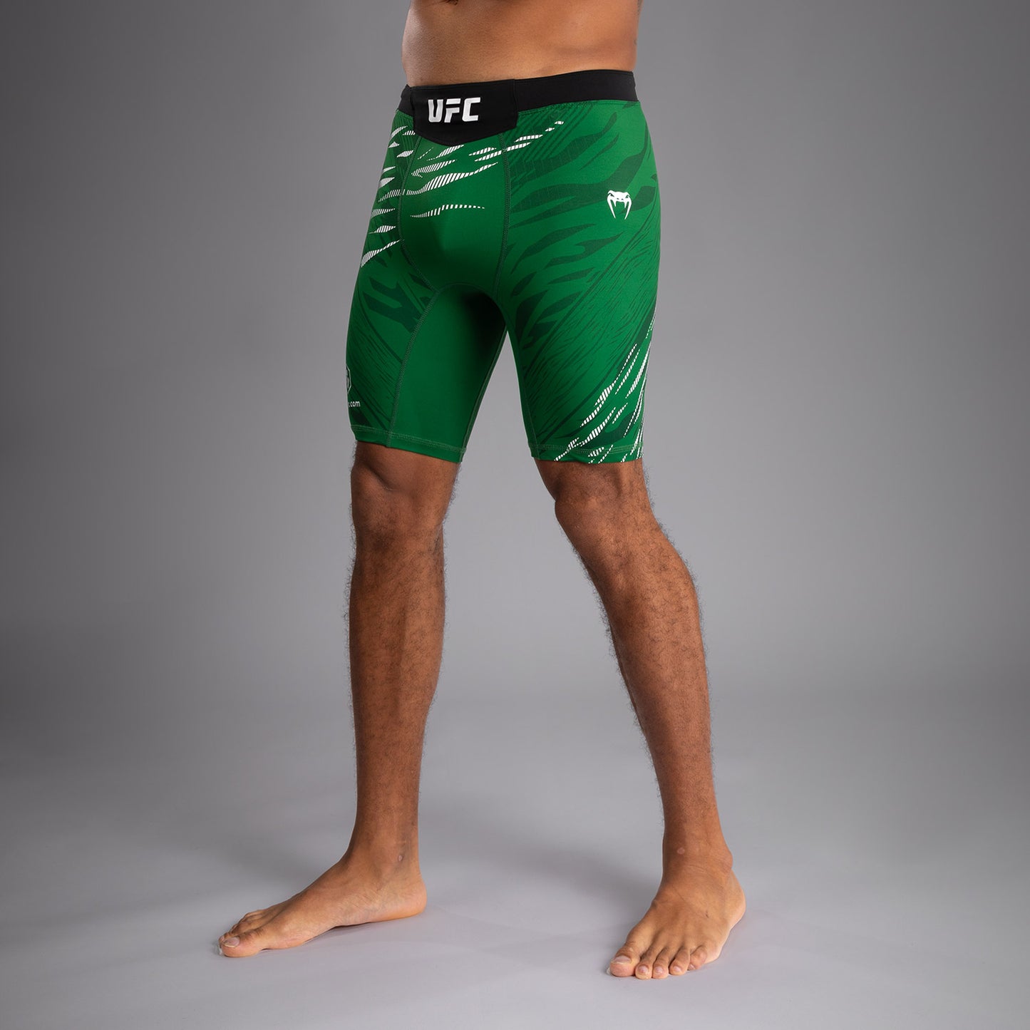 UFC Fusion by Venum Authentic Fight Night 男士综合格斗短裤 – 绿色
