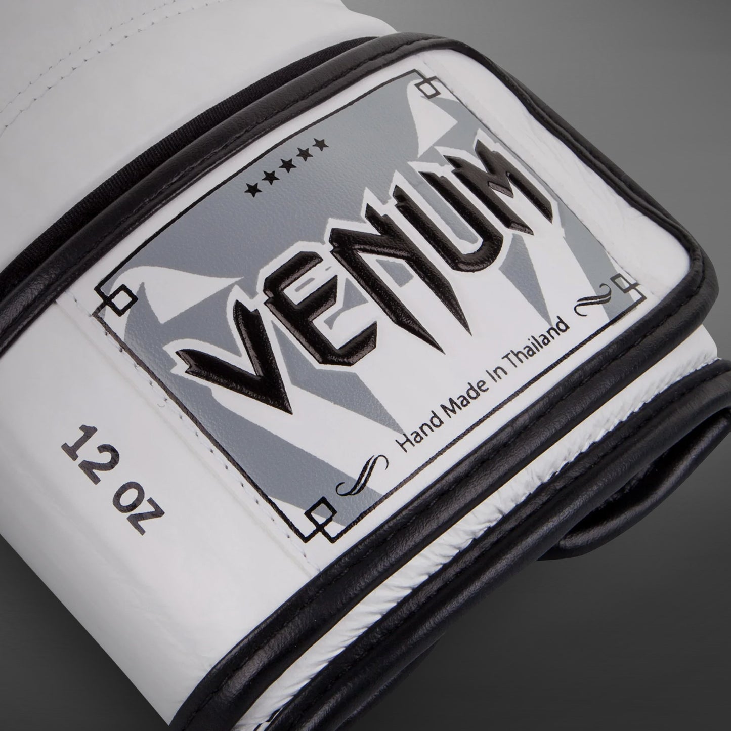 Venum Giant 3.0 拳击手套 – Nappa皮革 – 白色