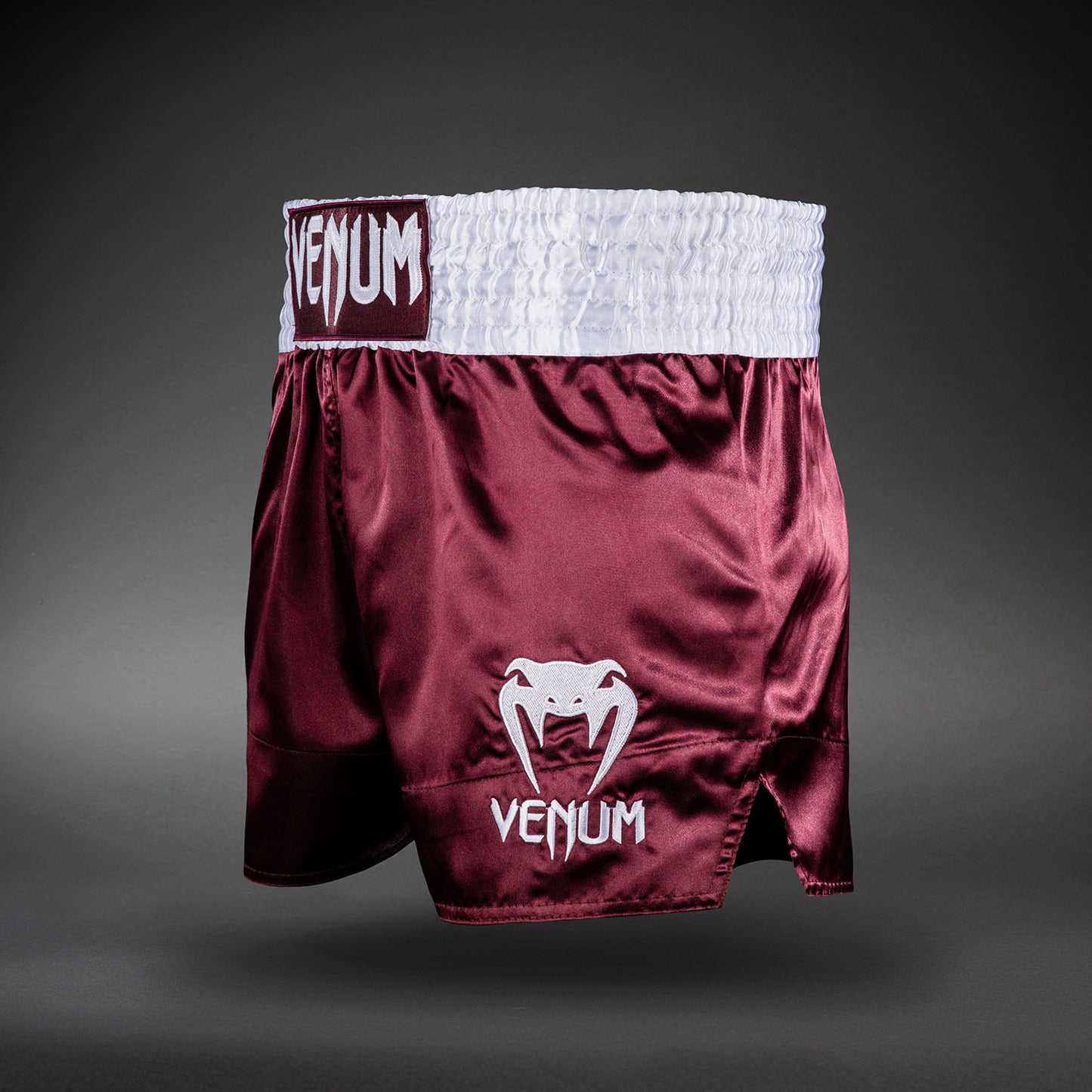 Venum Classic 泰拳短裤 – 酒红色
