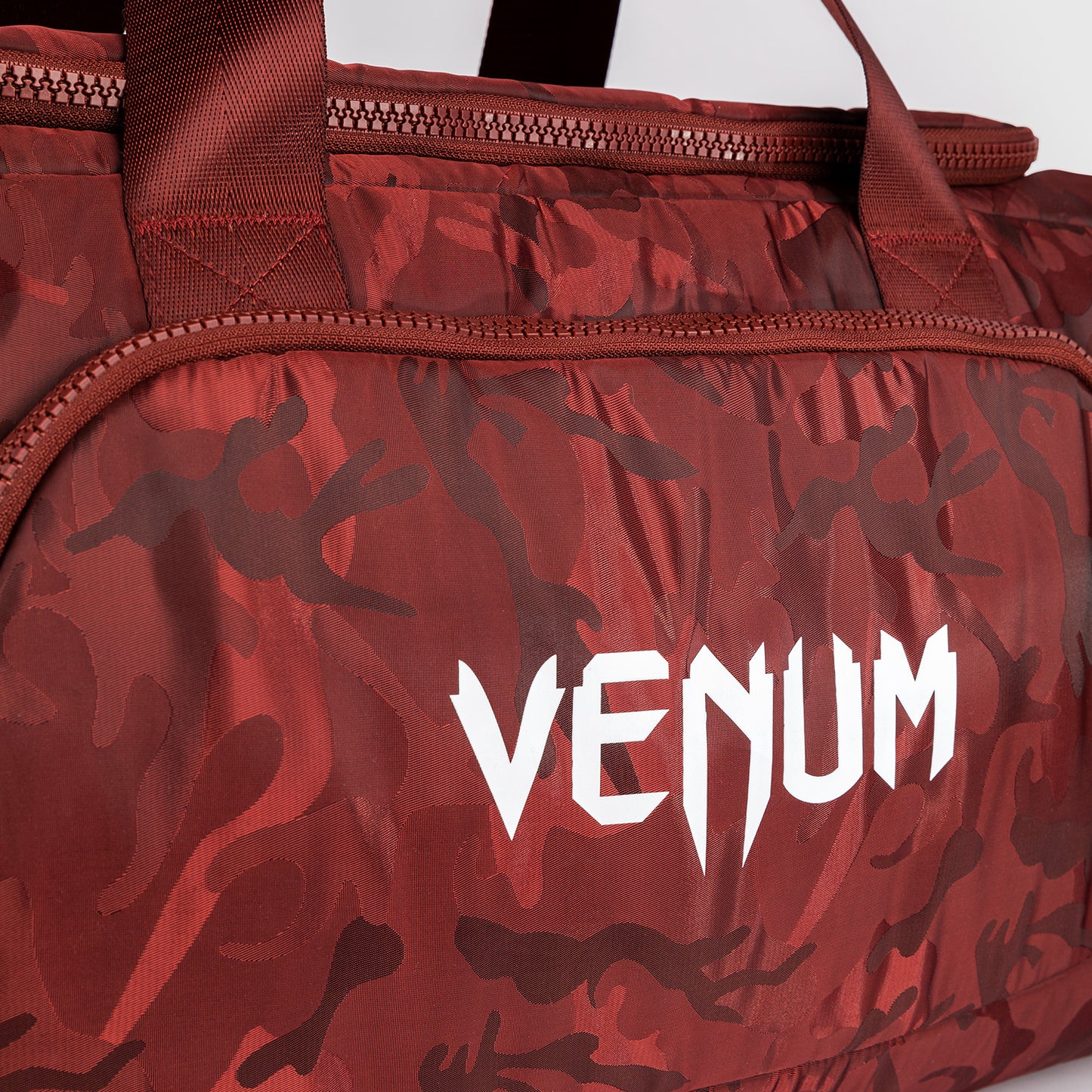 Venum Trainer Lite 运动包 (48升) – 迷彩/酒红色