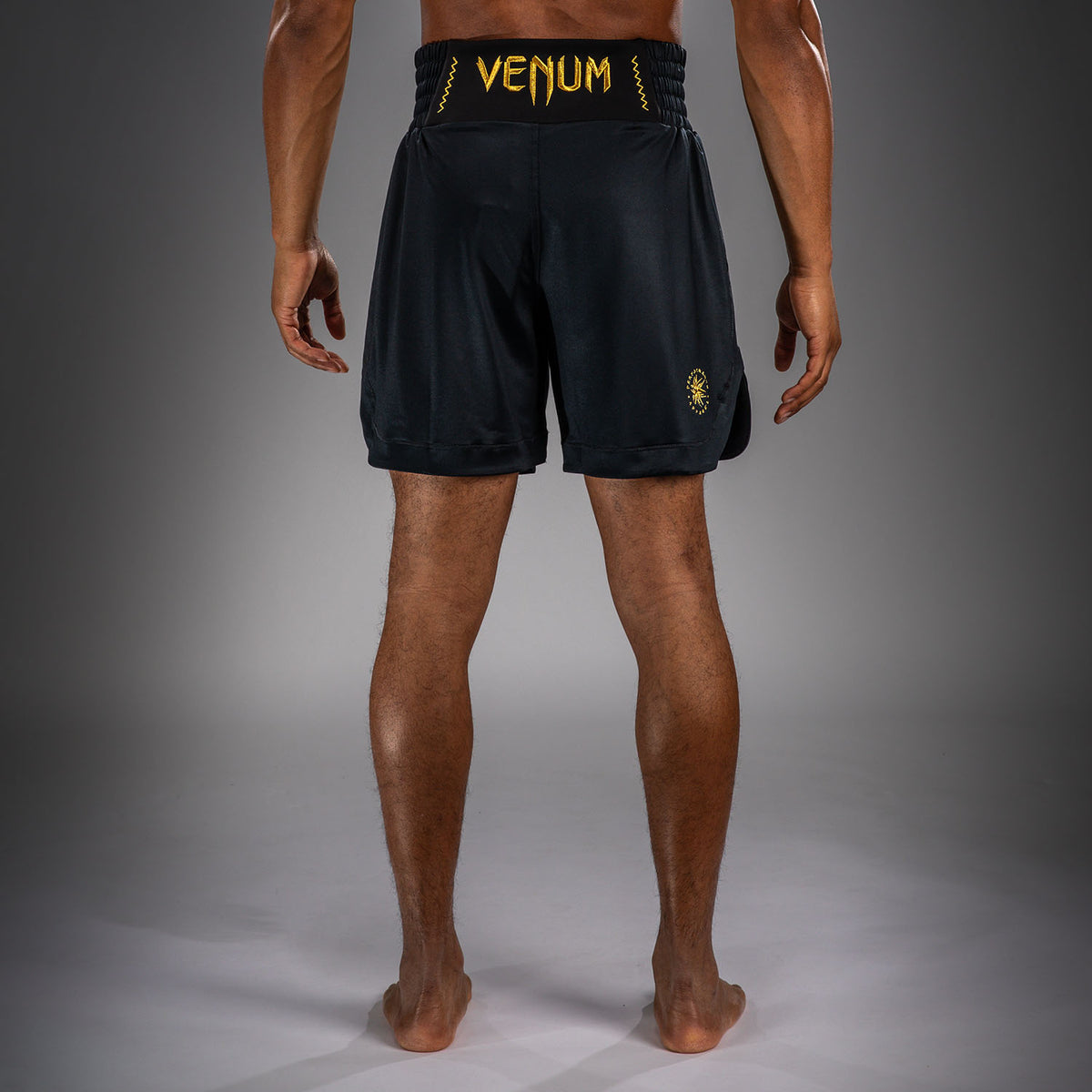 Venum Attack 拳击短裤 - 黑色/金色