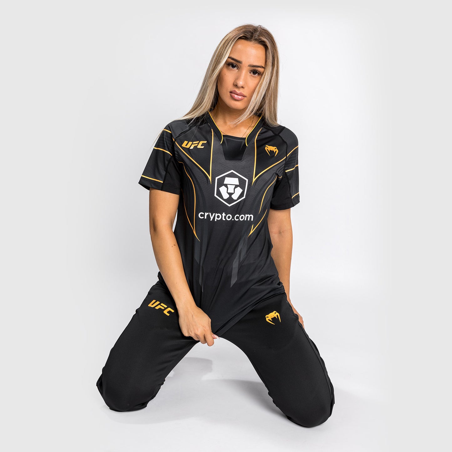 UFC Venum Authentic Fight Night 2.0 Kit by Venum 女士出场T恤 – 冠军款
