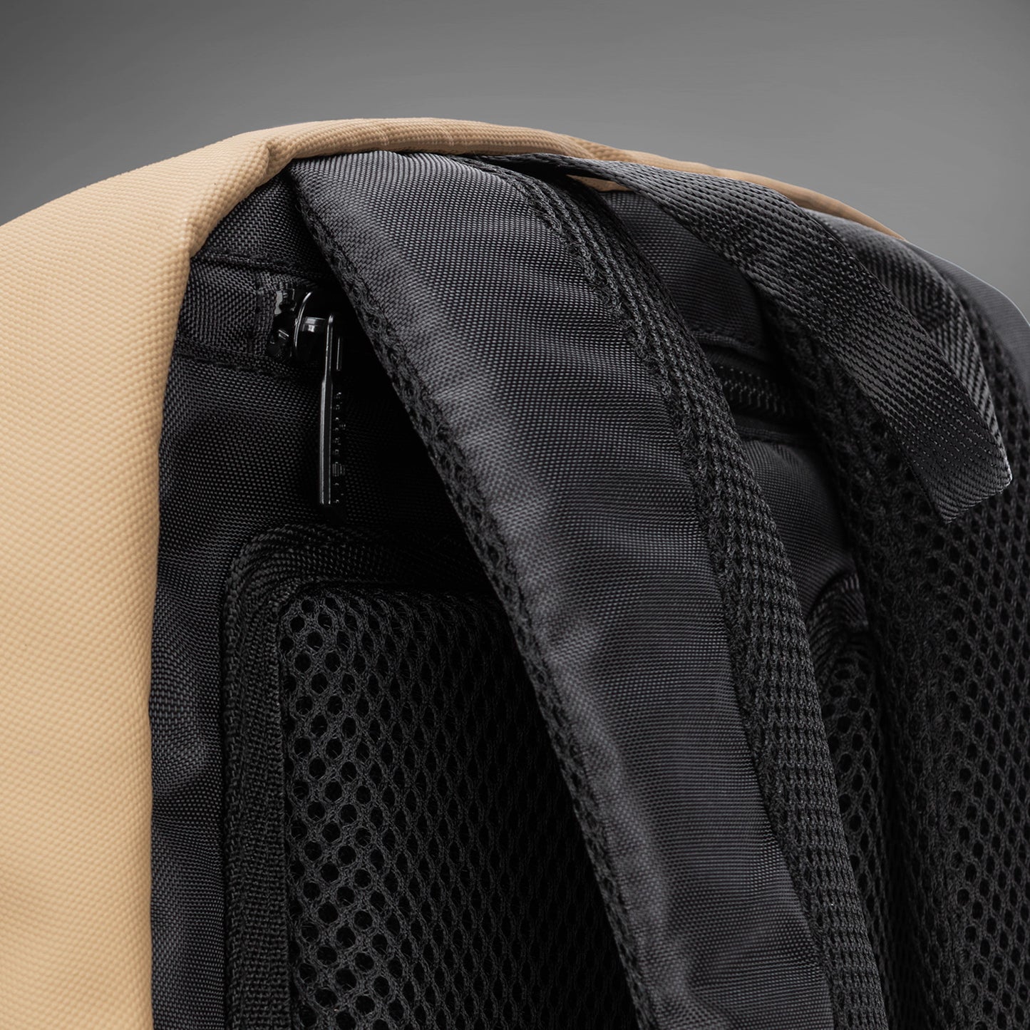 Venum Evo 2 背包（20-25L）– 黑色/沙色