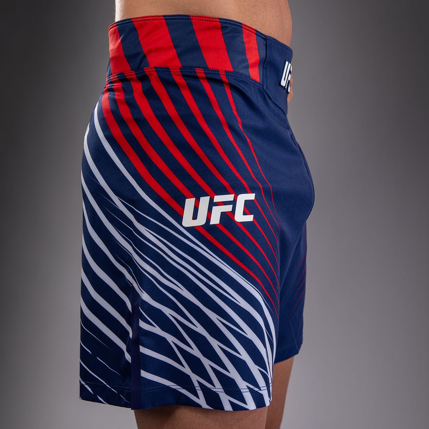 Official UFC Freedom 250 by Venum 男士 Authentic Fight Night 短款格斗短裤 - 蓝色
