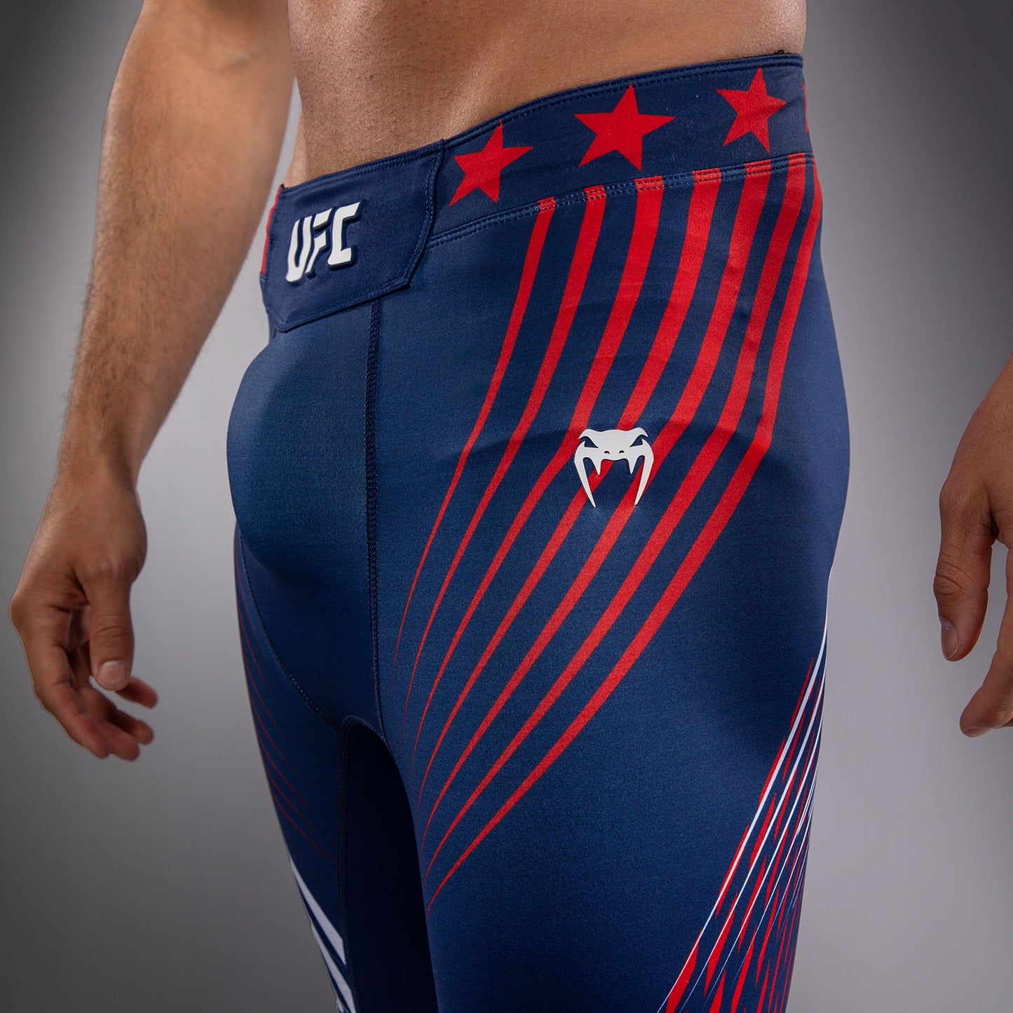 Official UFC Freedom 250 by Venum 男士 Authentic Fight Night Vale Tudo 紧身格斗短裤 - 蓝色