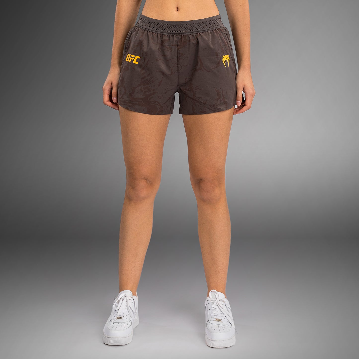 UFC Fusion by Venum Fight Week 女士款性能短裤 – 沙色