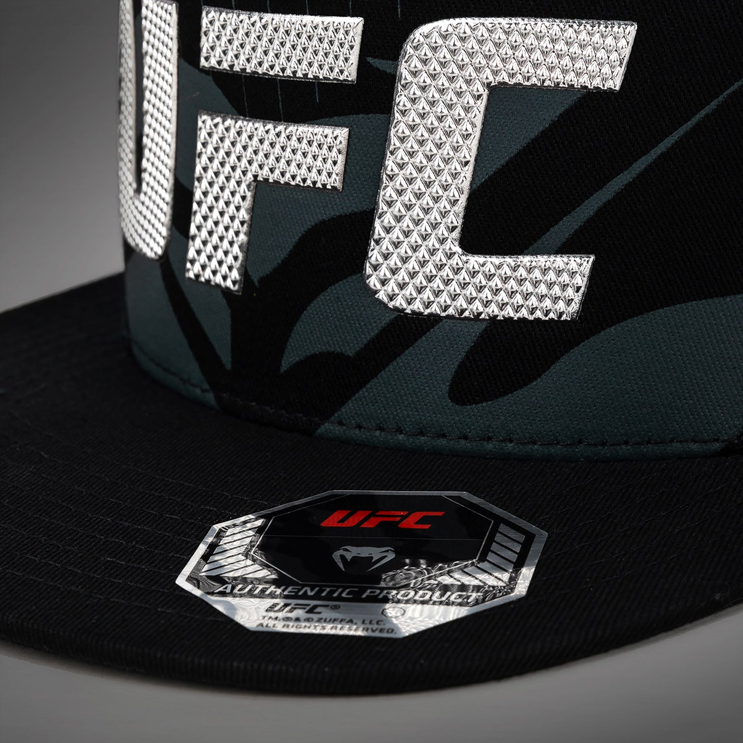 UFC Fusion by Venum Authentic Fight Night 运动棒球帽 – 黑色