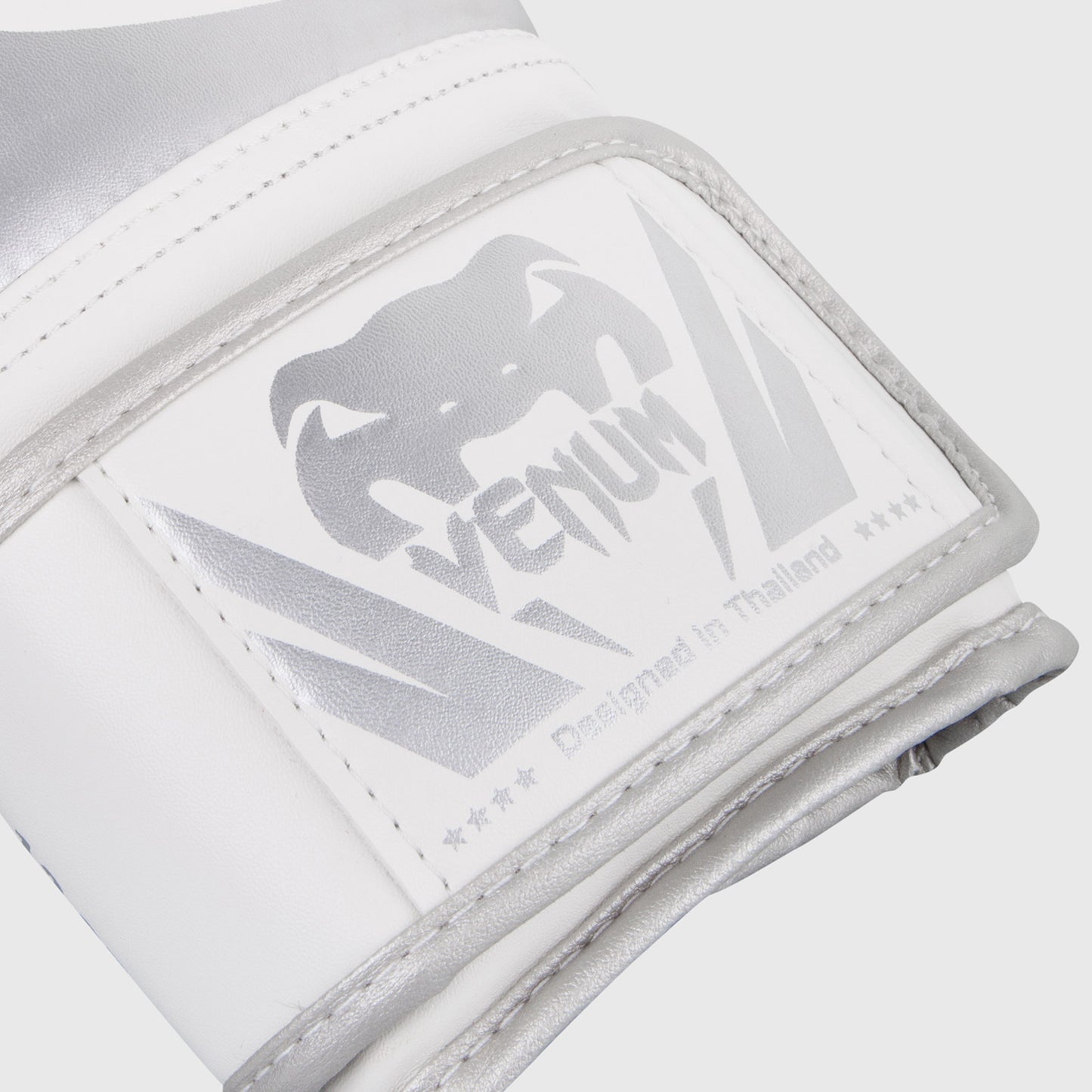 Venum Challenger 2.0 拳击手套 – 白色/银色