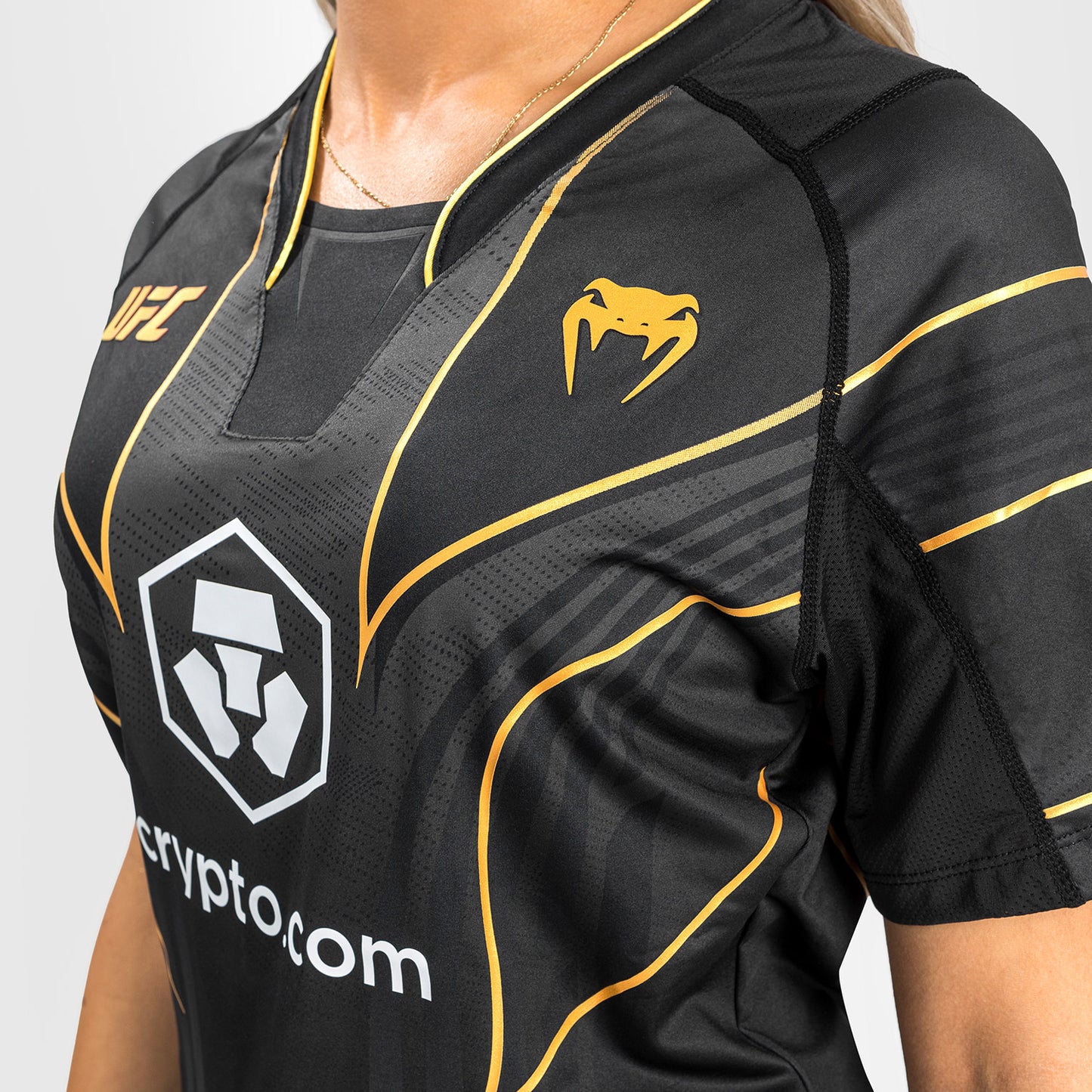 UFC Venum Authentic Fight Night 2.0 Kit by Venum 女士出场T恤 – 冠军款