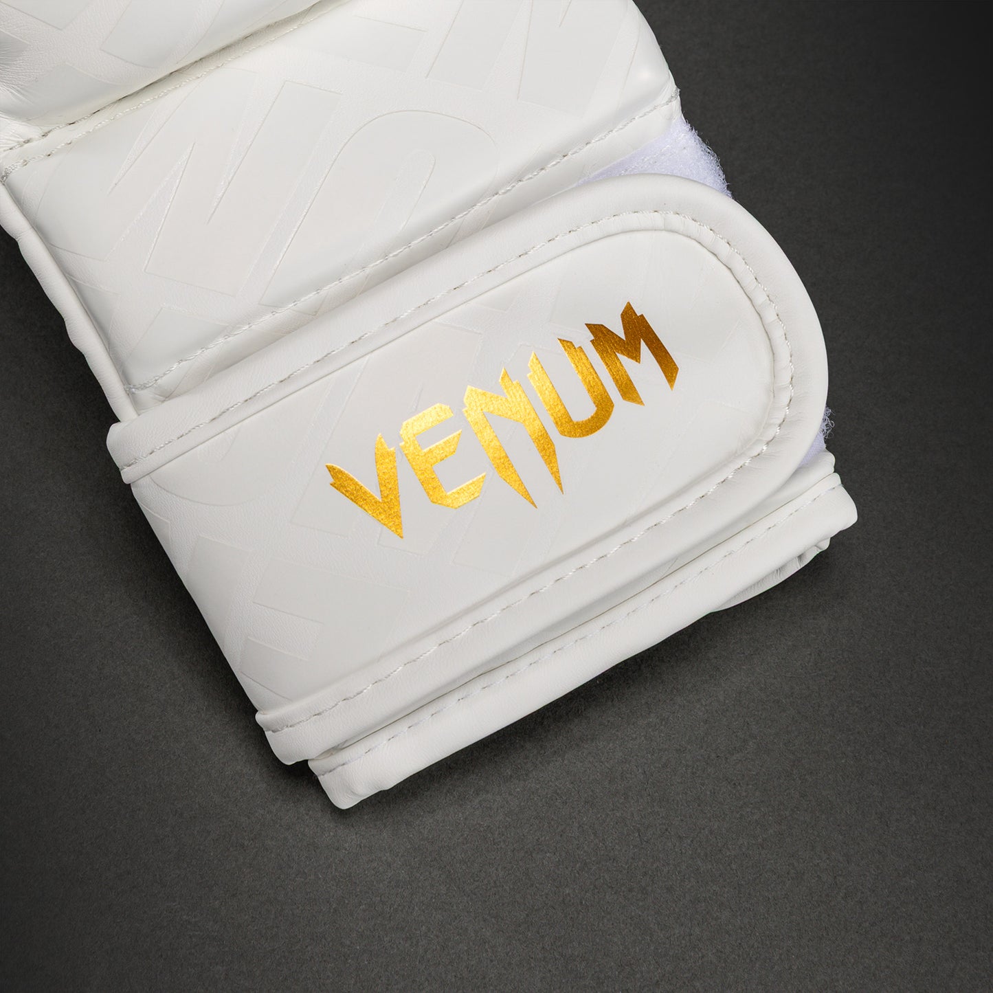 Venum Contender 1.5 XT 3D 陪练手套 - 白色/金色