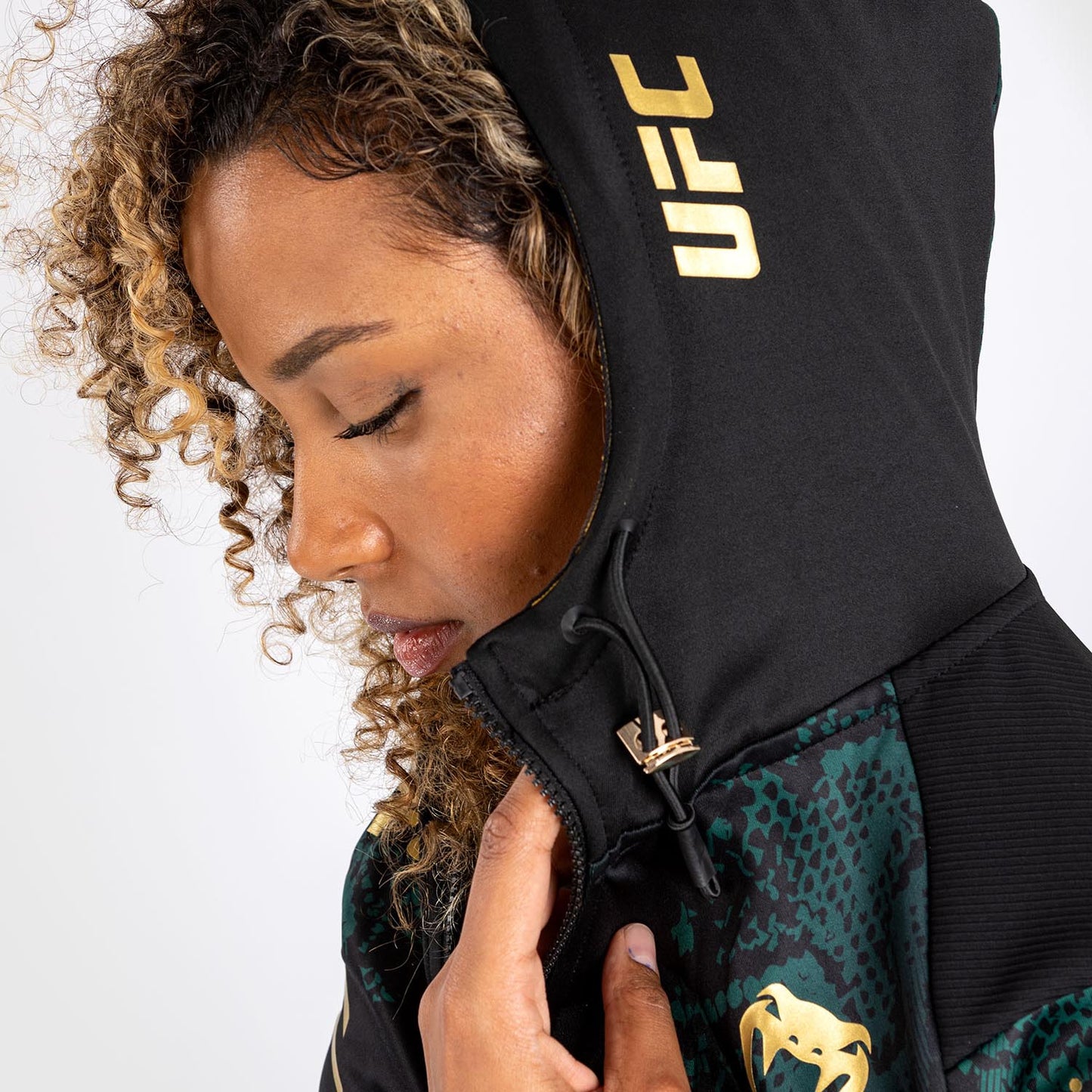 UFC Adrenaline by Venum Authentic Fight Night 女士款连帽衫 – 绿色/黑色/金色