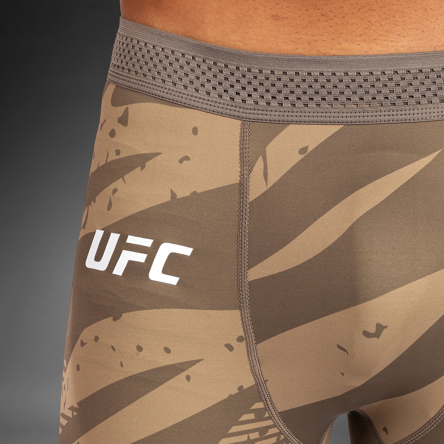 UFC Adrenaline by Venum Fight Week 男士综合格斗短裤 – 沙漠迷彩