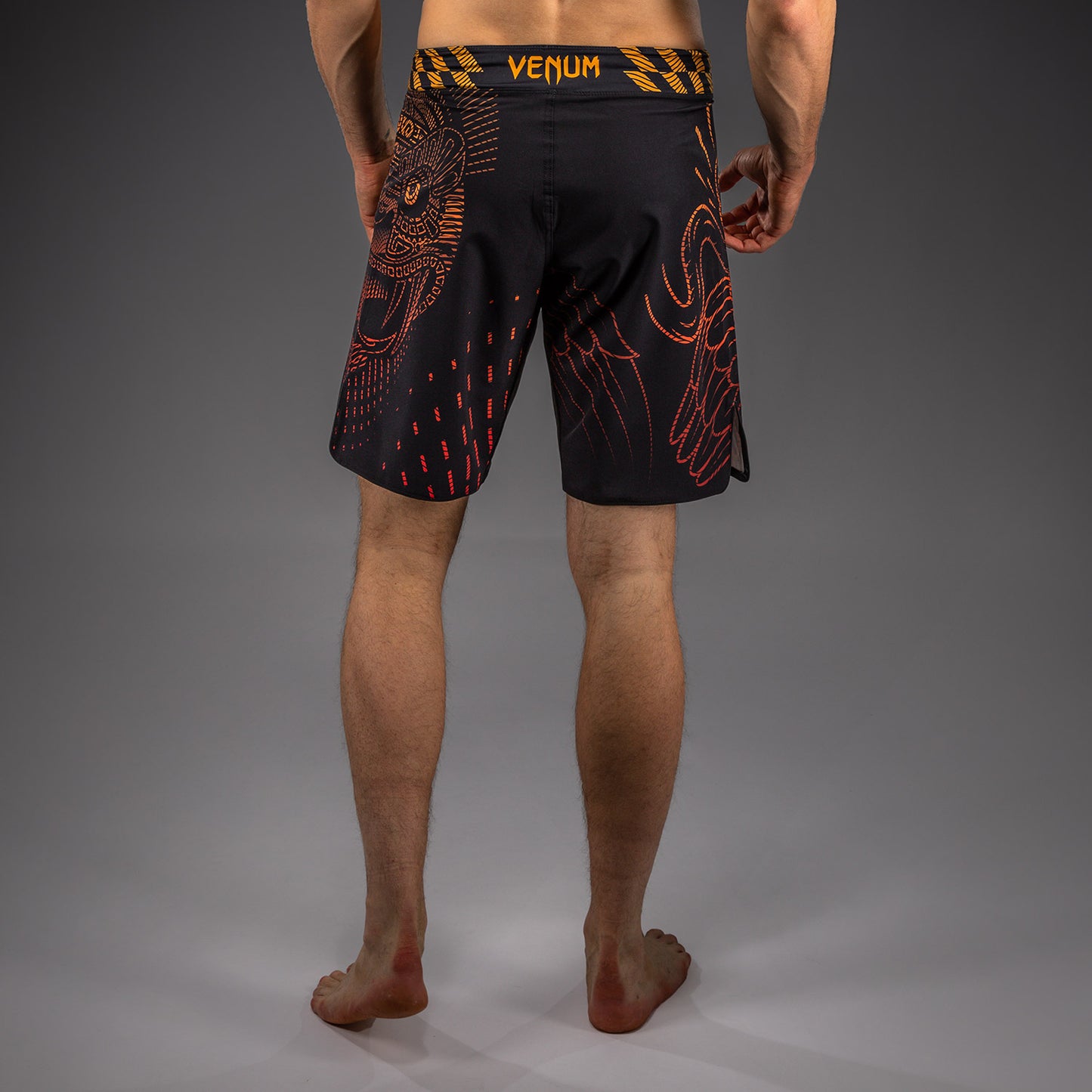 Venum Quetzal Fury 格斗短裤 – 黑色/烈焰红/橘色