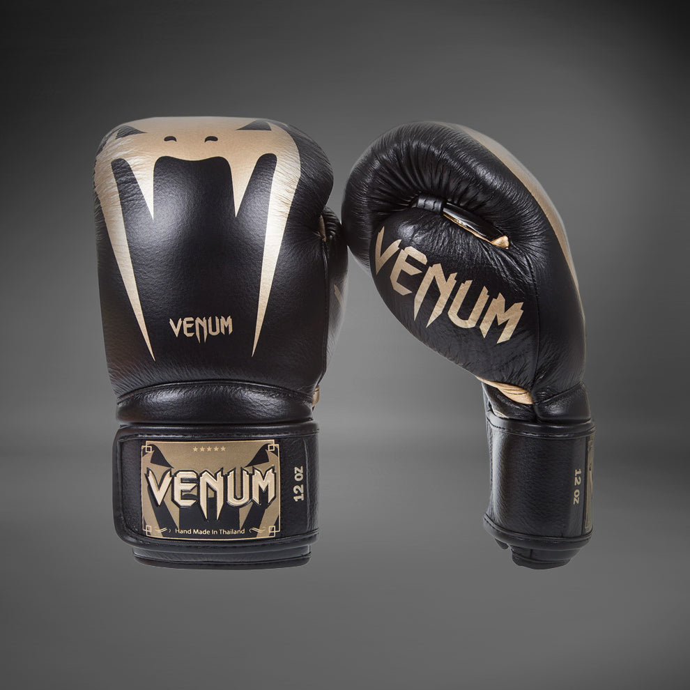 Venum Giant 3.0 拳击手套 – 黑色/金色