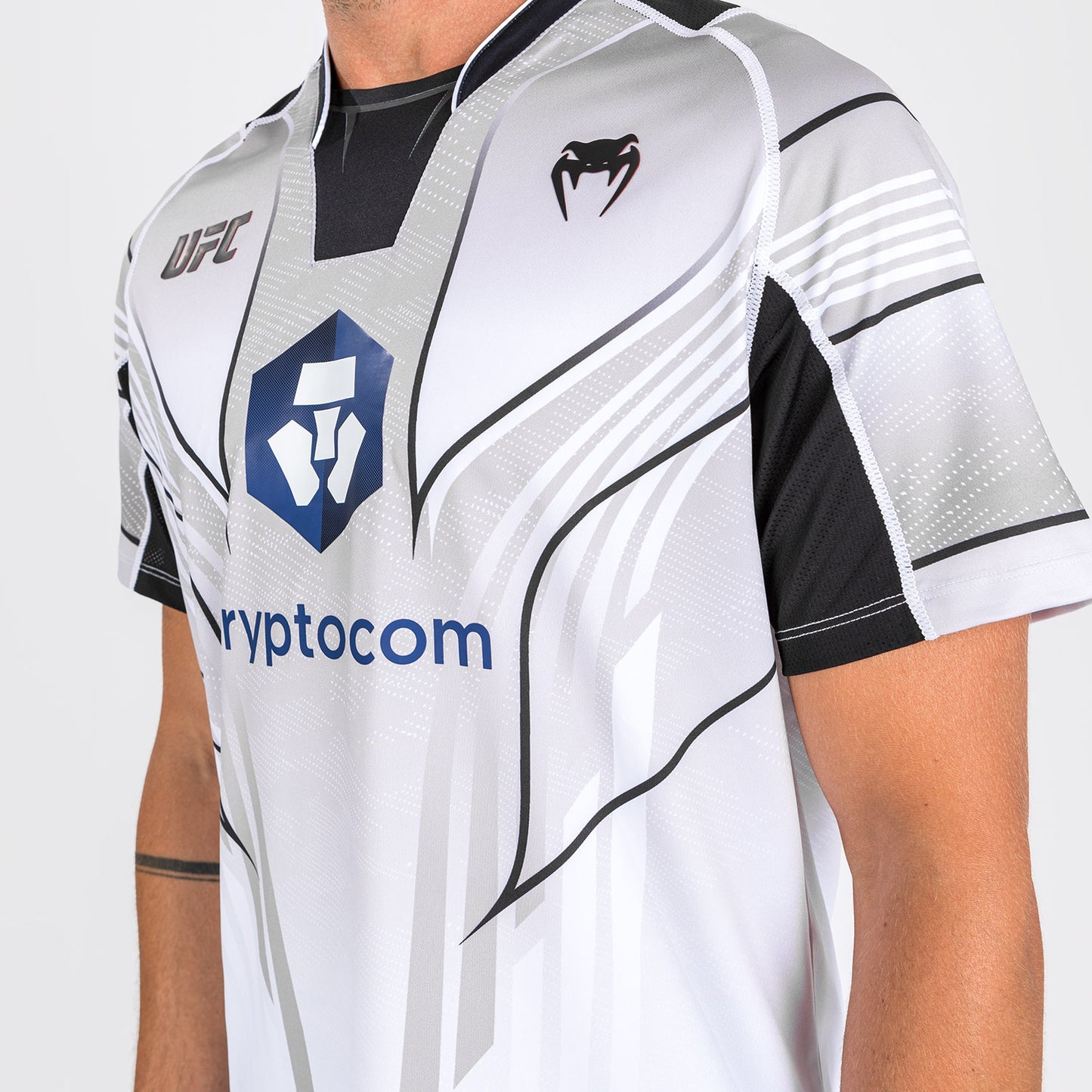 UFC Venum Authentic Fight Night 2.0 Kit 男士款出场球衣 – 白色