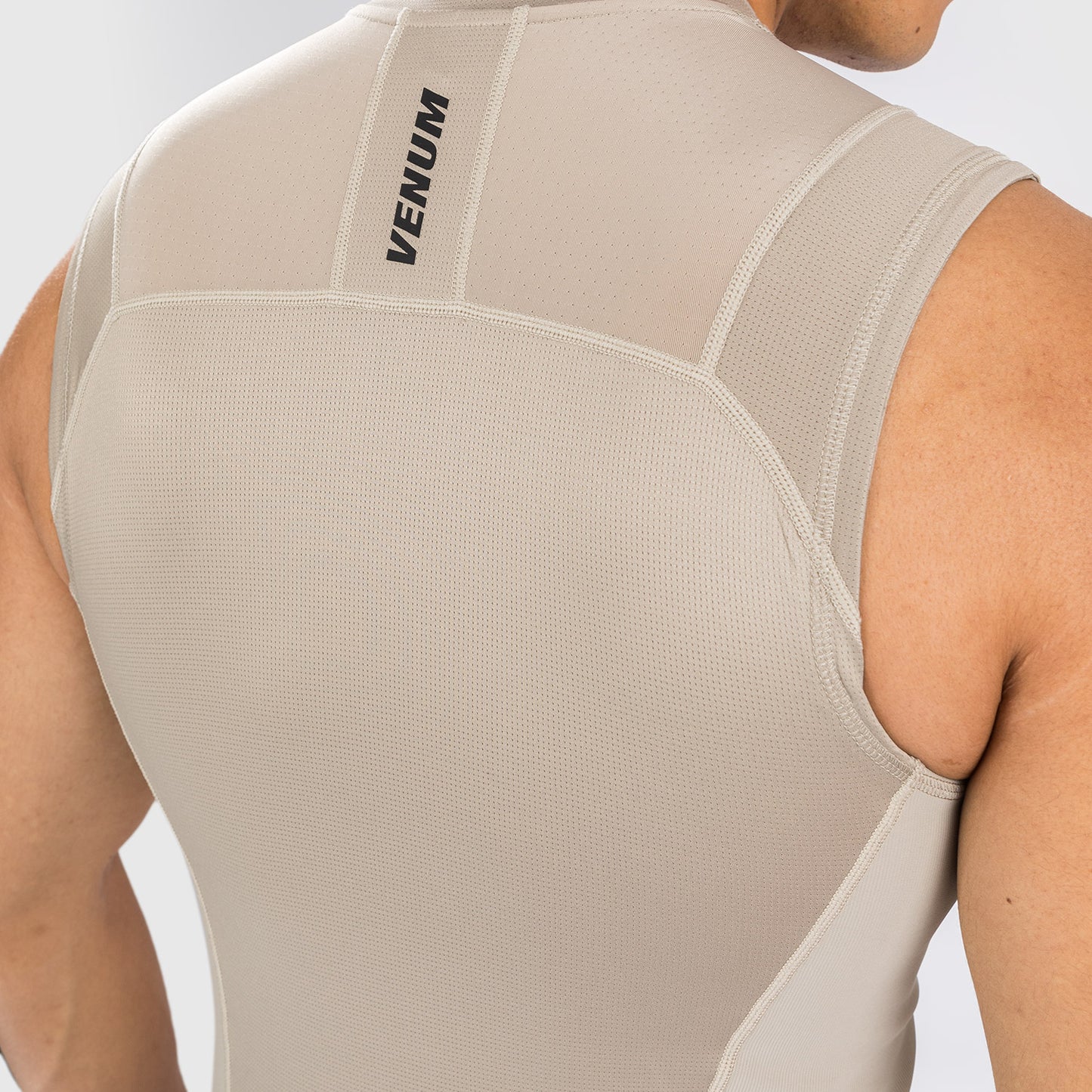 Venum G-Fit Air 紧身防磨衣–无袖–沙色