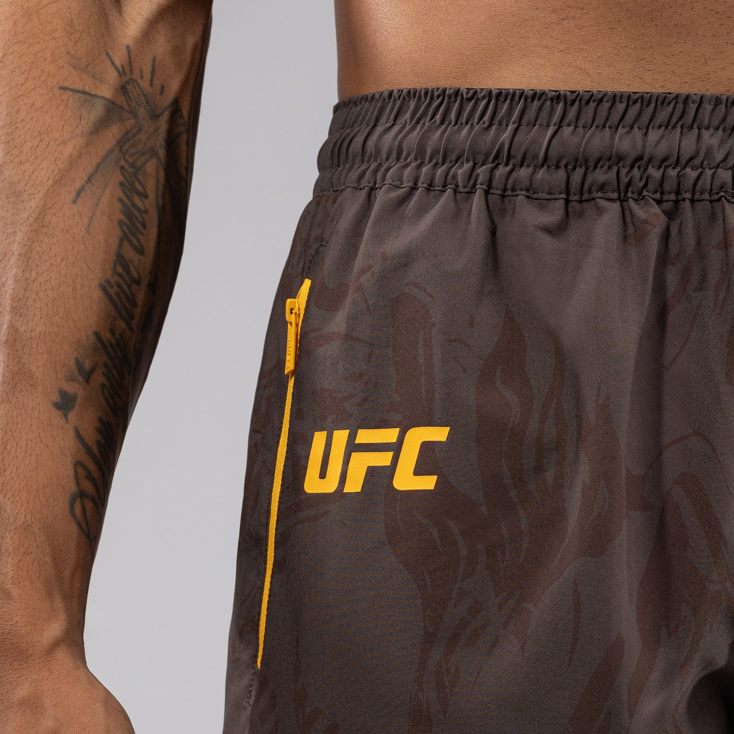 UFC Fusion by Venum Fight Week 男士性能短裤 – 土褐色