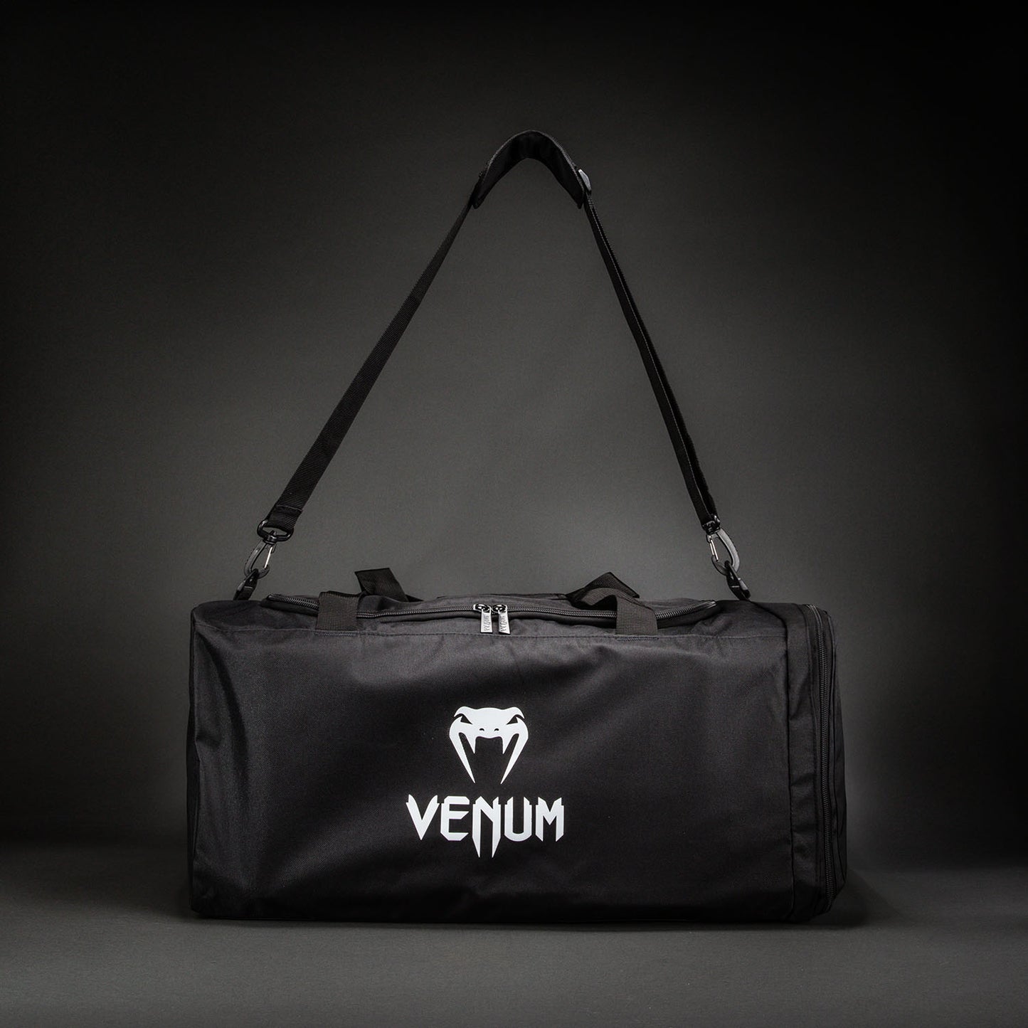 Venum Essential 运动包（61升）– 黑色