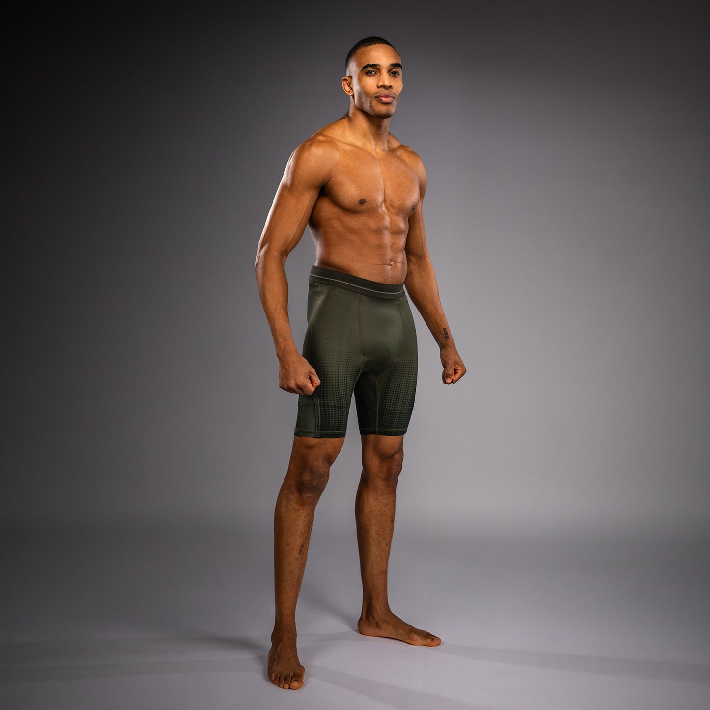 Venum Stealth Vale Tudo 综合格斗短裤 – 卡其色/深绿色