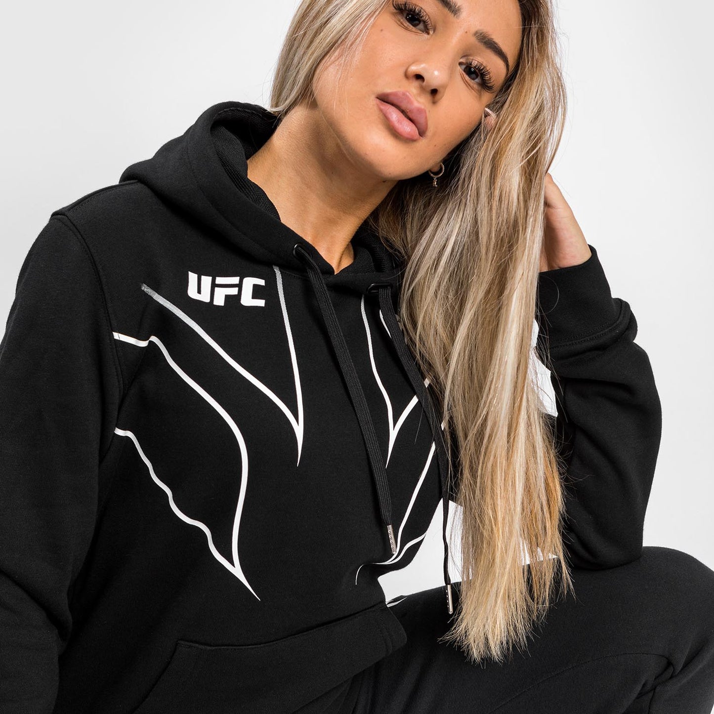 UFC Venum Fight Night 2.0 女士款连帽衫 – 黑色