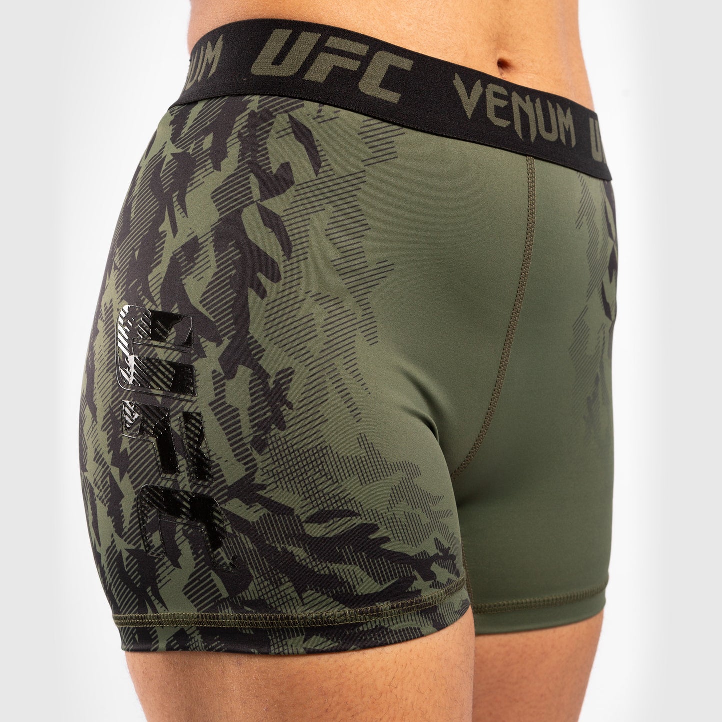 Venum UFC Authentic Fight Week 女士高性能压缩短裤 – 卡其色