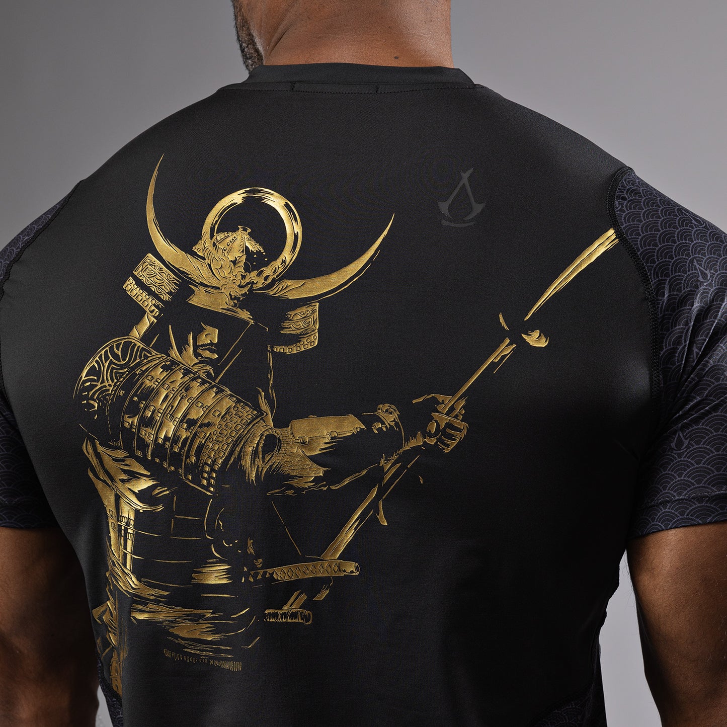 Venum x Assassin's Creed Shadows Dry Tech T恤 – 黑色/金色