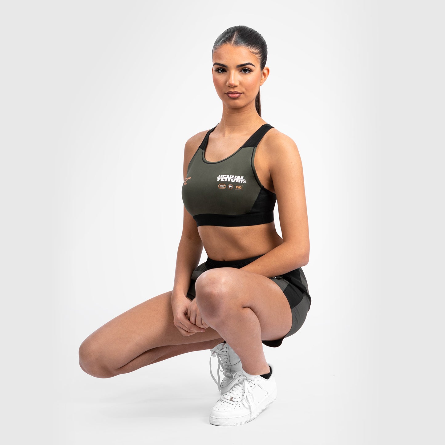UFC Adrenaline by Venum Fight Week 女士运动内衣 – 卡其色/青铜色