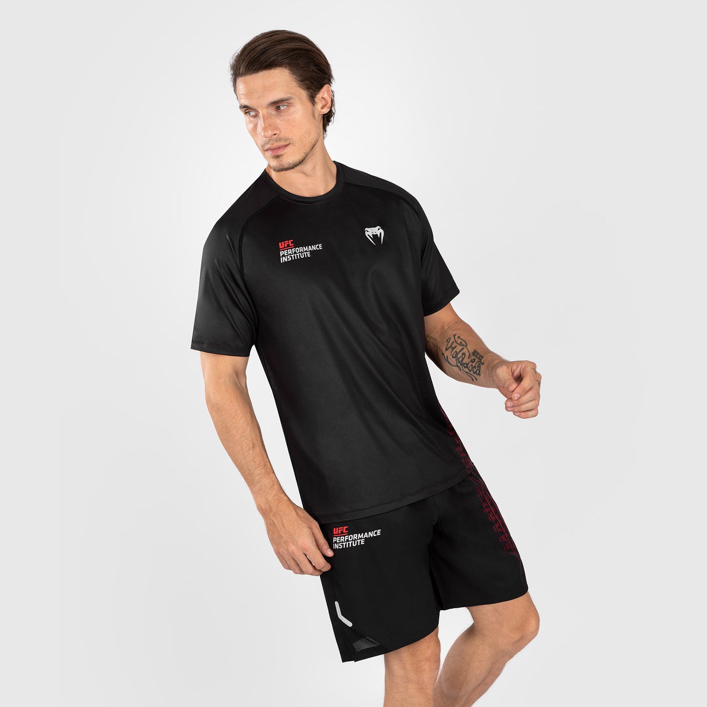 UFC Venum Performance Institute 2.0 男士 Dry-Tech T恤 – 黑色/红色