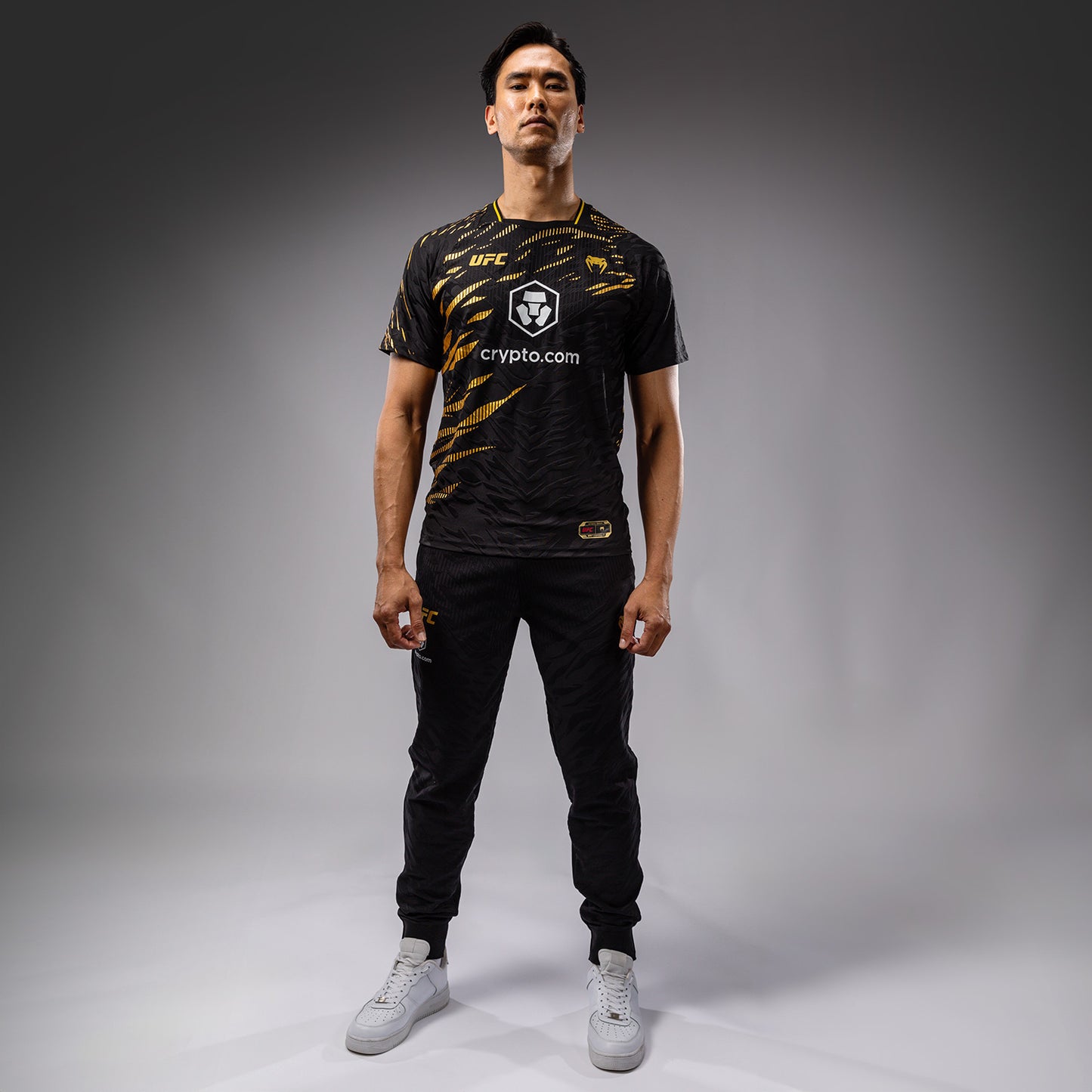 UFC Fusion by Venum Authentic Fight Night 男士出场球衣 – Champion