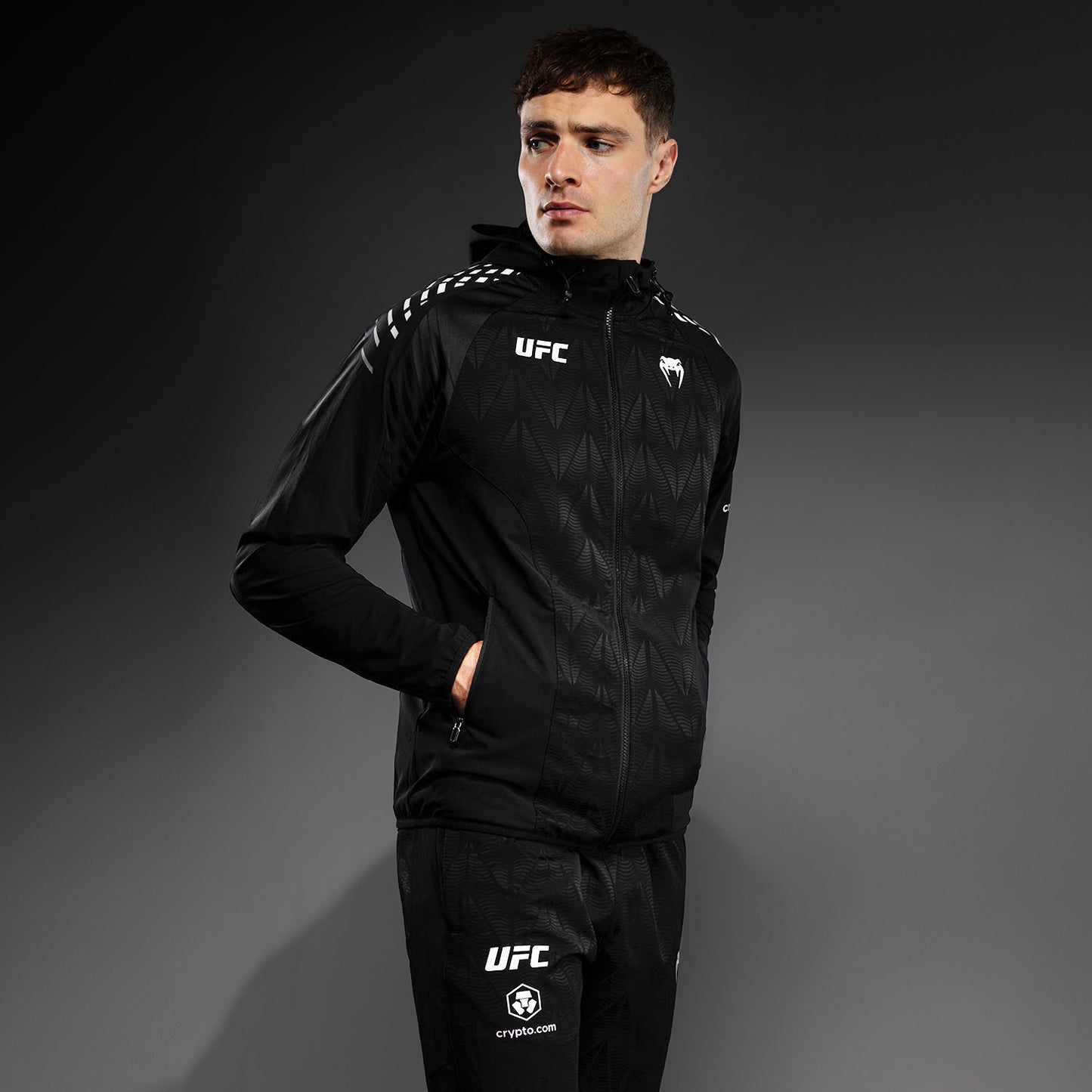 Men’s UFC Zenith by Venum 黑色 Authentic格斗夜出场连帽衫