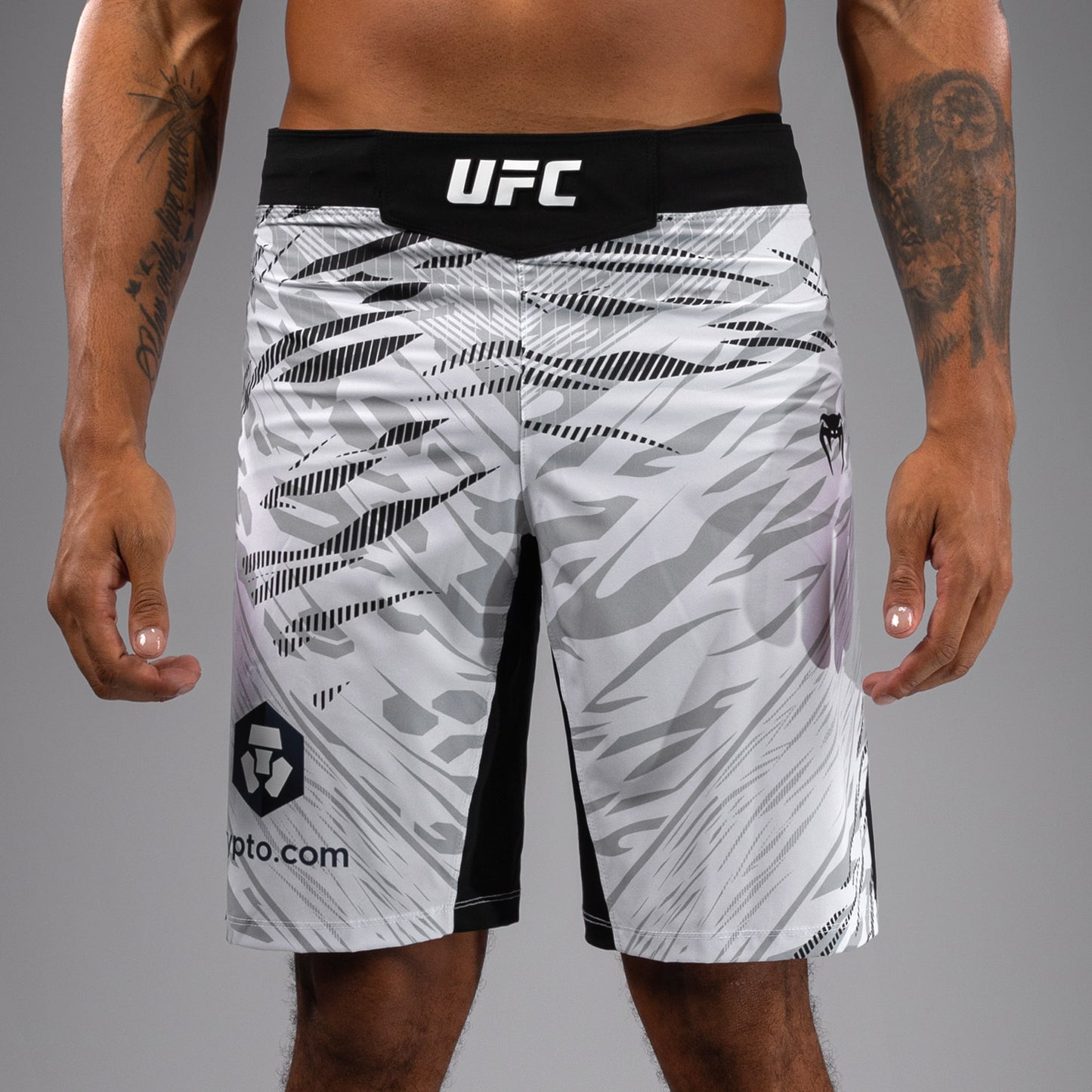 UFC Fusion by Venum Authentic Fight Night 男士格斗短裤–长款–白色