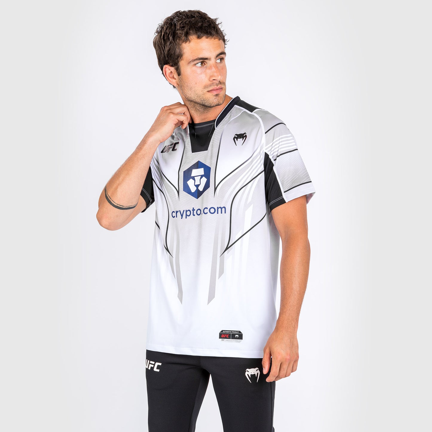 UFC Venum Authentic Fight Night 2.0 Kit 男士款出场球衣 – 白色