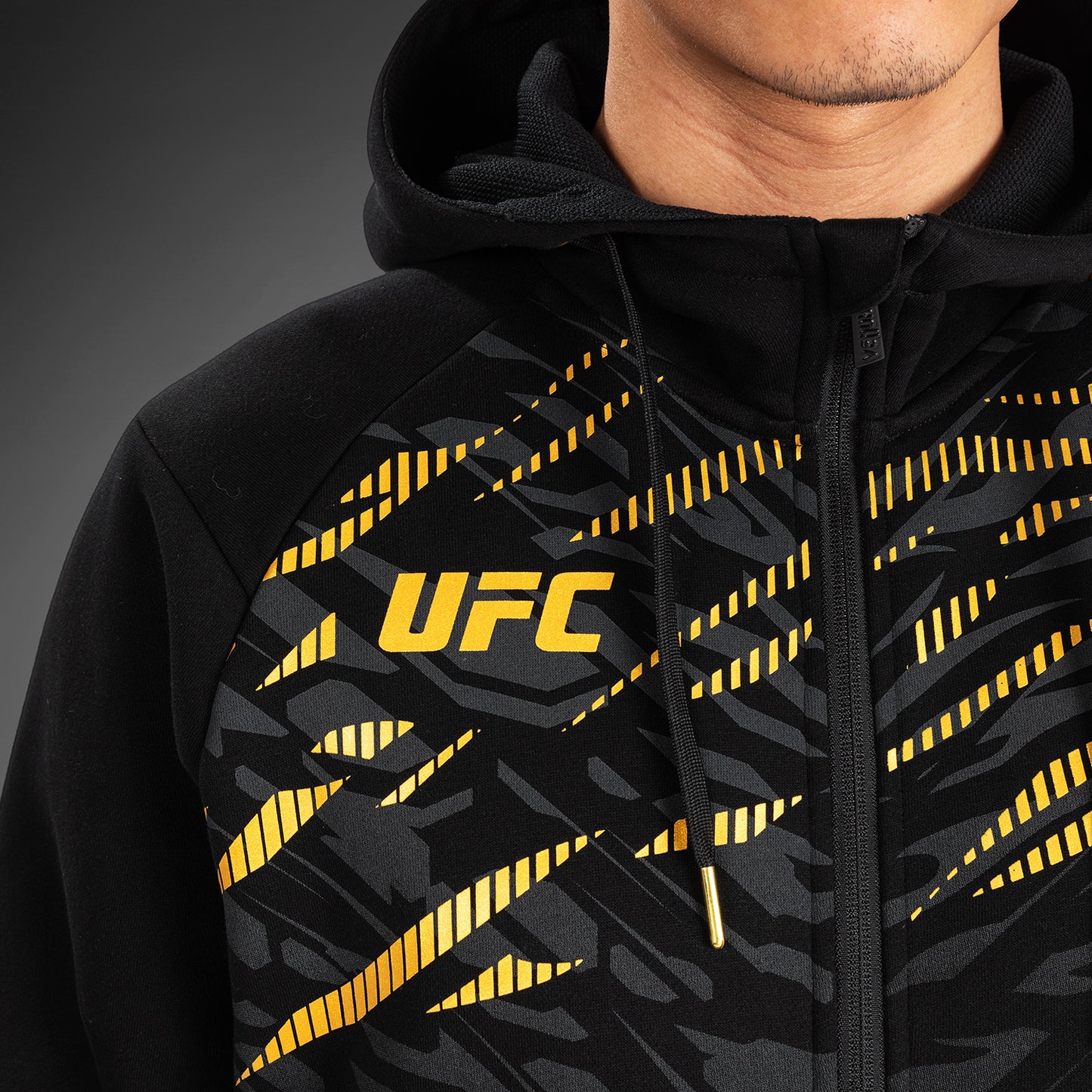 UFC Fusion by Venum 男士款 拉链连帽衫 – Champion