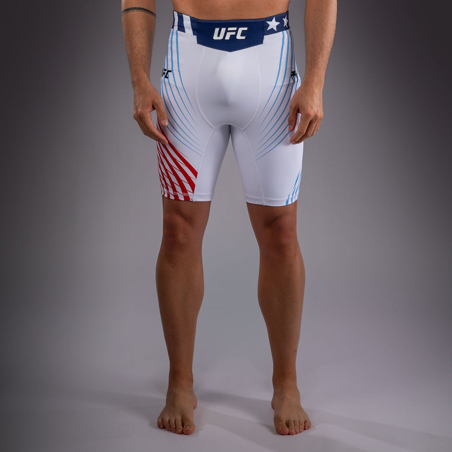 Official UFC Freedom 250 by Venum 男士 Authentic Fight Night Vale Tudo 紧身格斗短裤 - 白色