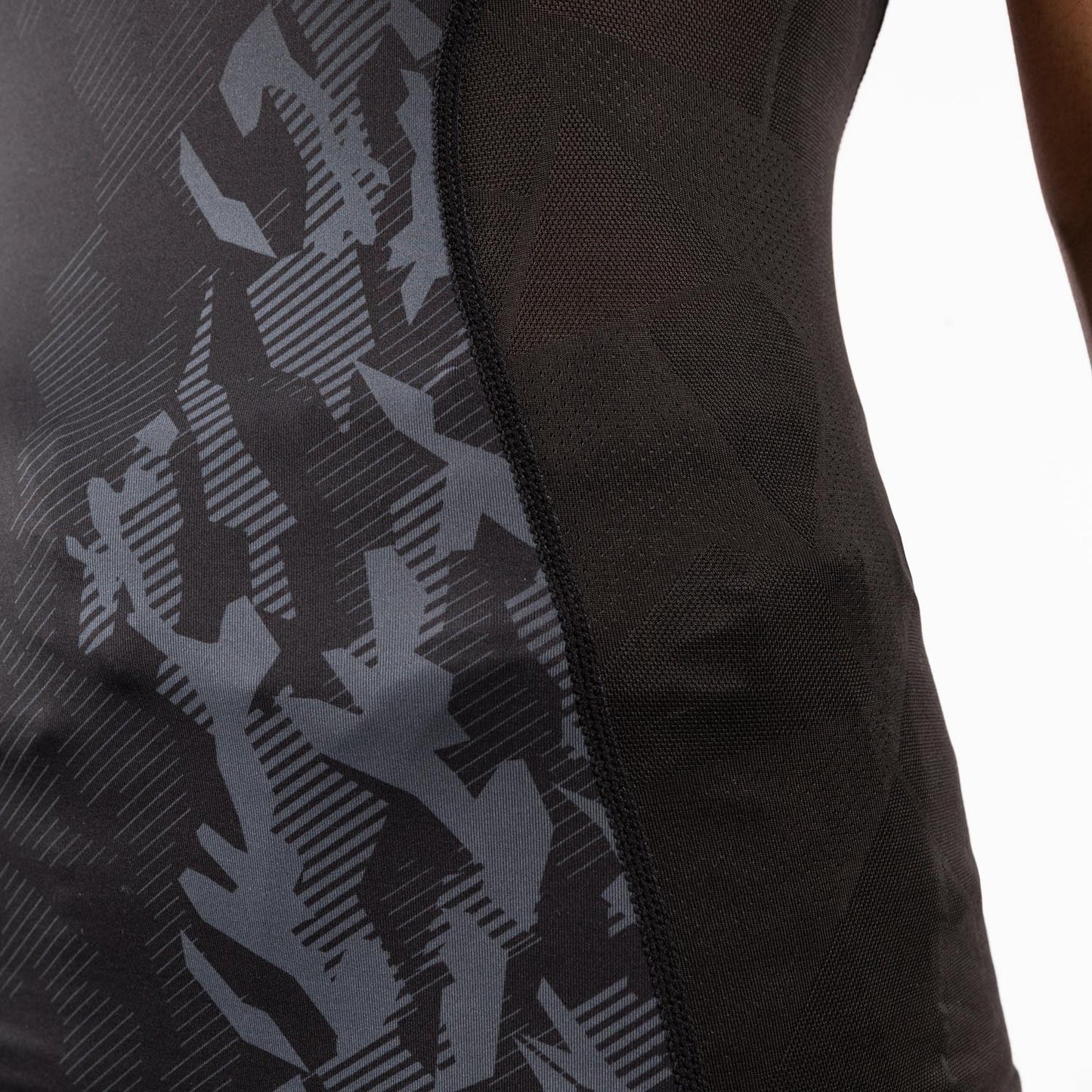 UFC Venum Authentic Fight Week 女士款性能背心 – 黑色