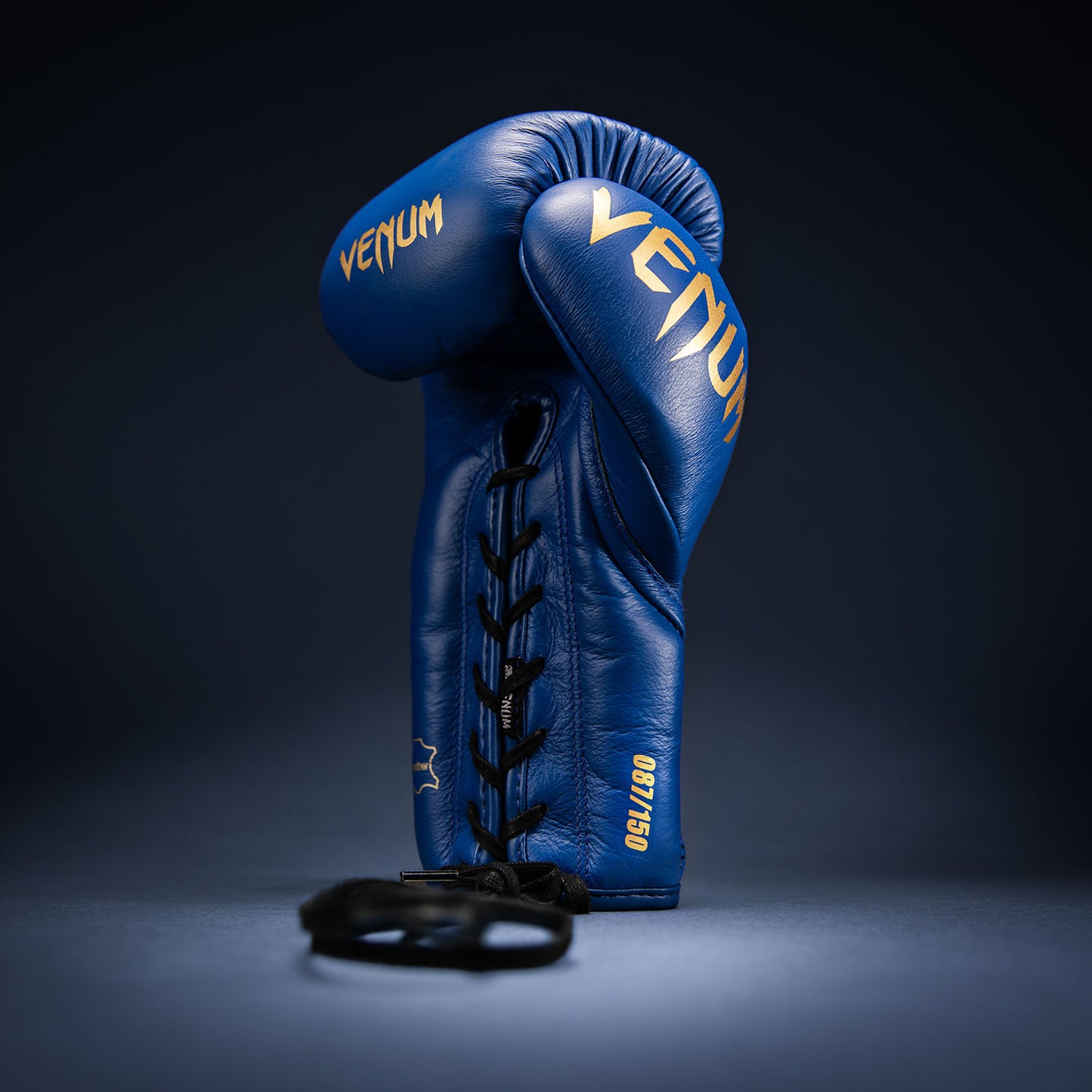 Venum Giant 2.0 Khamzat Chimaev Pro 拳击手套 – 蓝色/金色