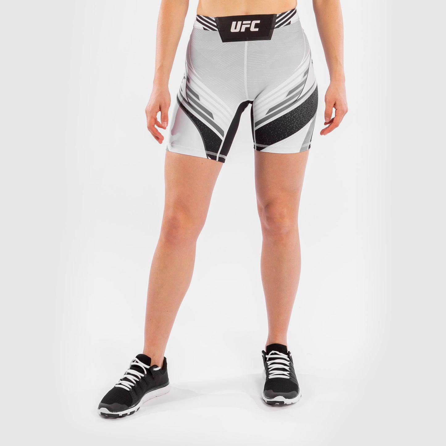 UFC Venum Authentic Fight Night 女士综合格斗短裤–长款–白色