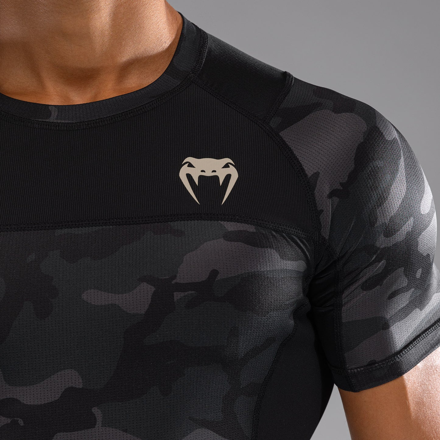 Venum G-Fit Air 男士短袖紧身防磨衣 – 数字城市迷彩