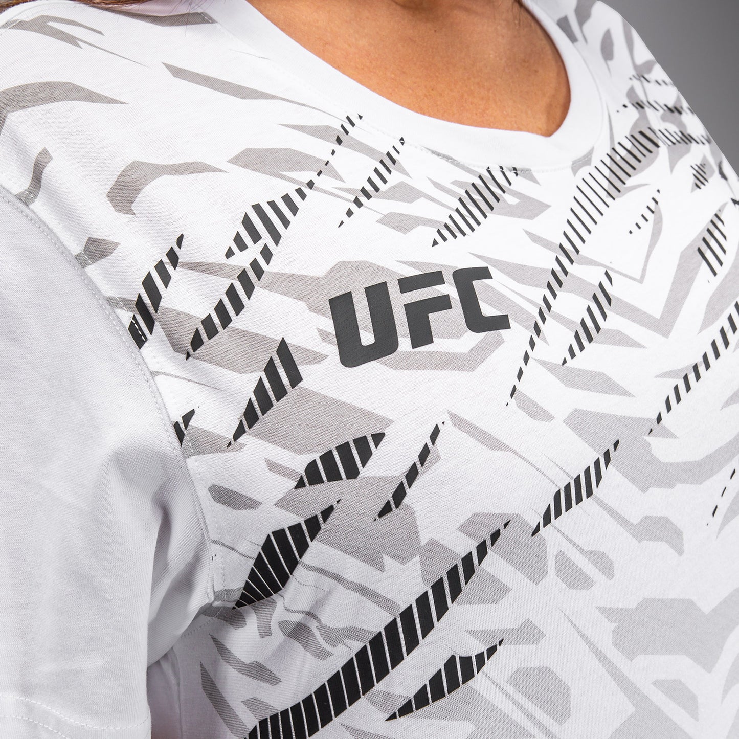 UFC Fusion by Venum Replica 女士短袖T恤 – 白色