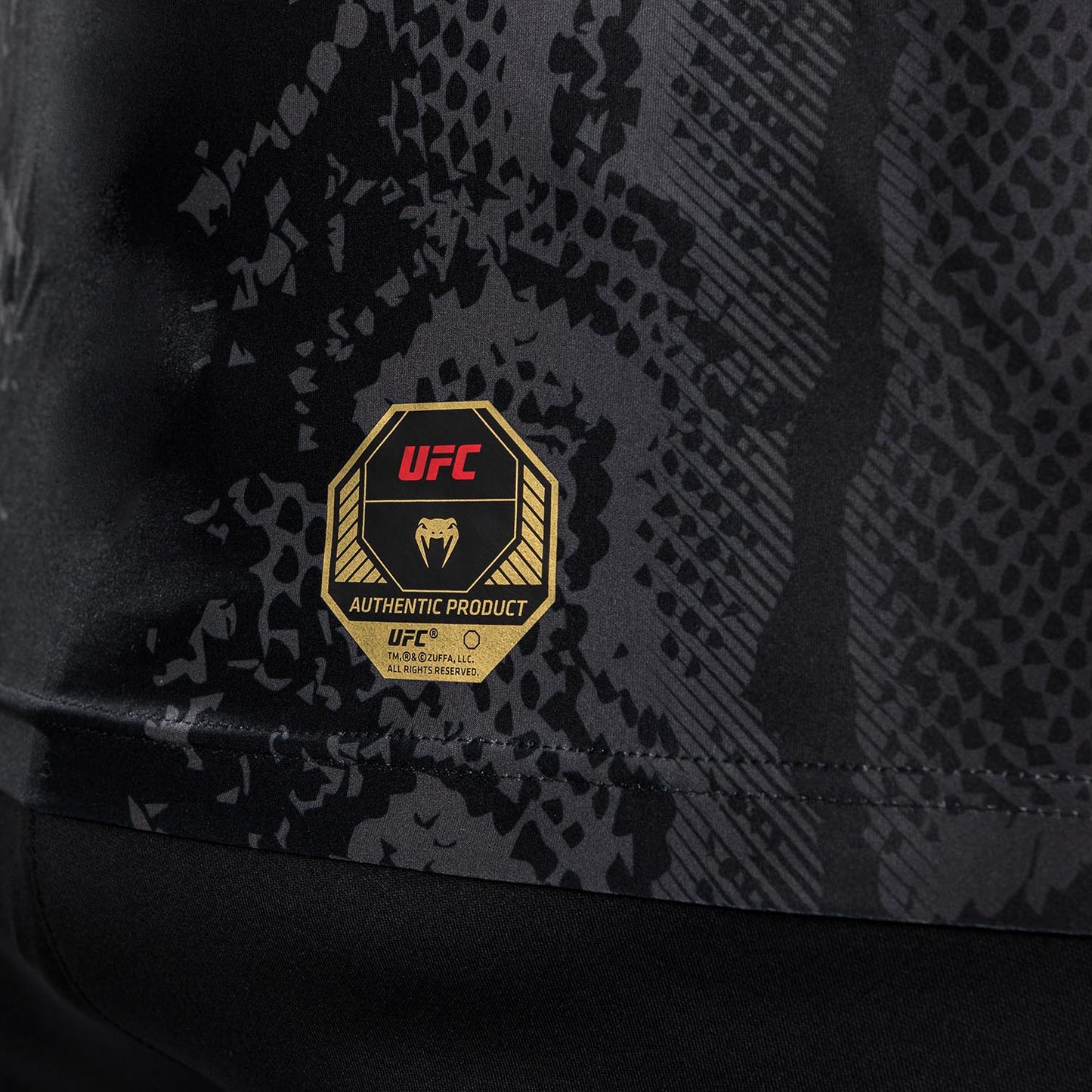 UFC Adrenaline by Venum Authentic Fight Night 男士走场战袍 – Champion