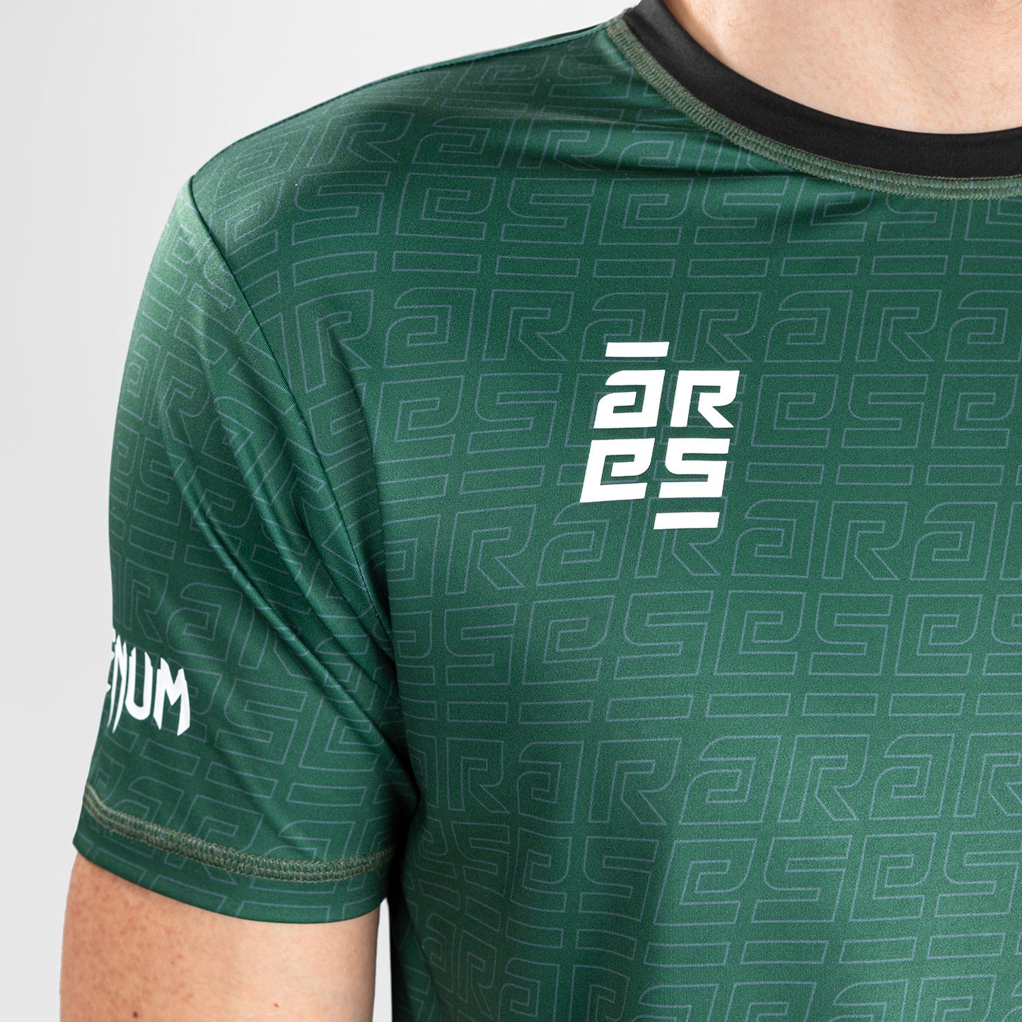 Venum x Ares 2.0 Dry Tech T恤 – 卡其色