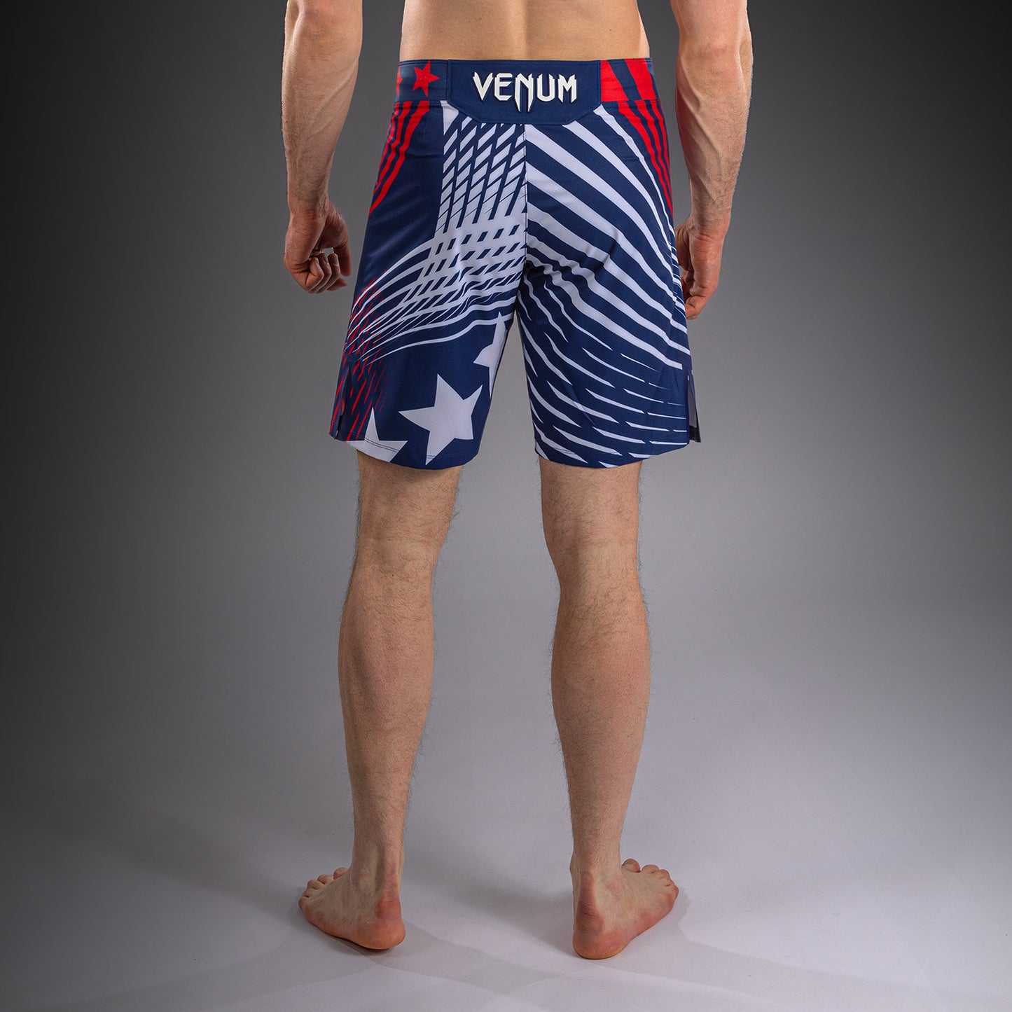 Official UFC Freedom 250 by Venum 男士 Authentic Fight Night 长款格斗短裤 - 蓝色