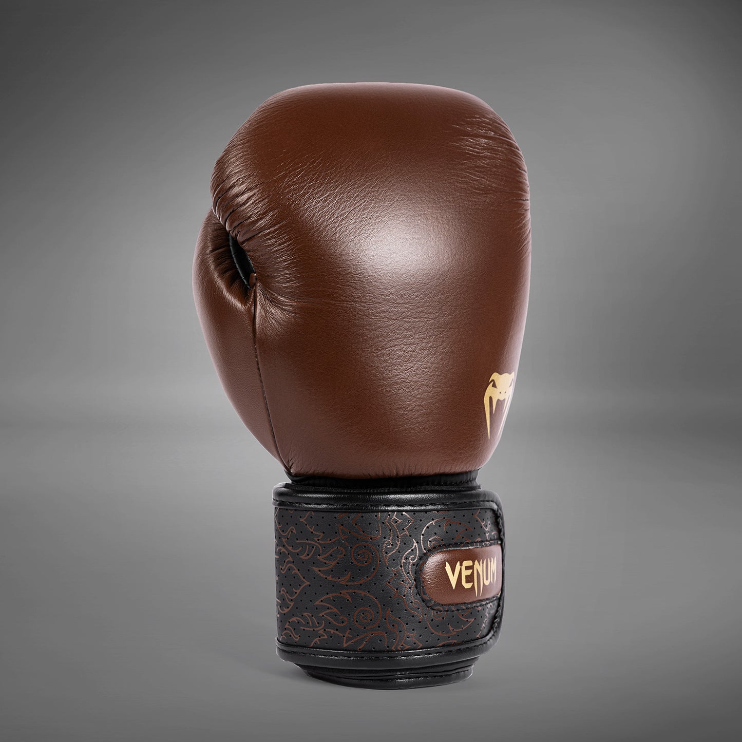 Venum Power 2.0 拳击手套 – 巧克力色