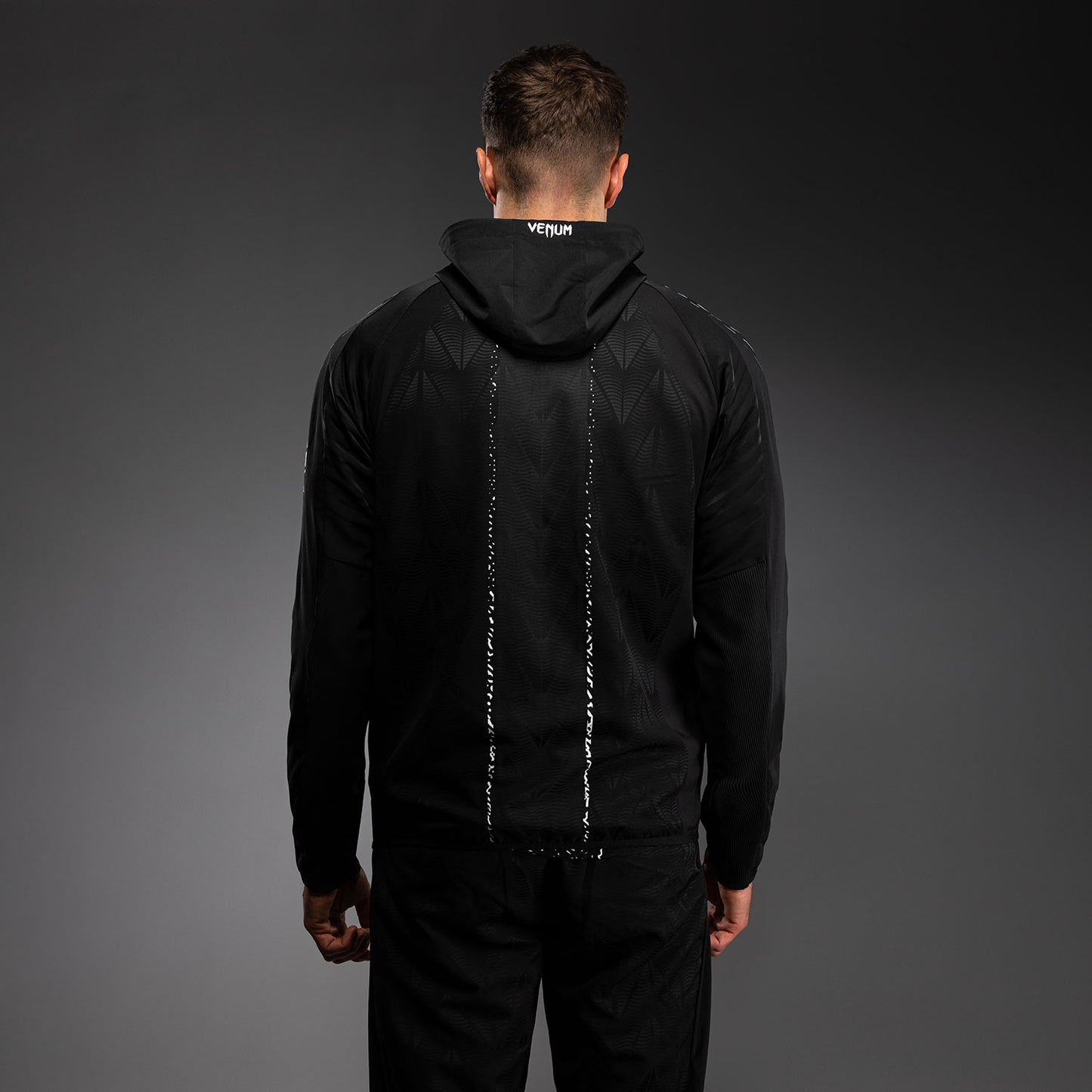 Men’s UFC Zenith by Venum 黑色 Authentic格斗夜出场连帽衫