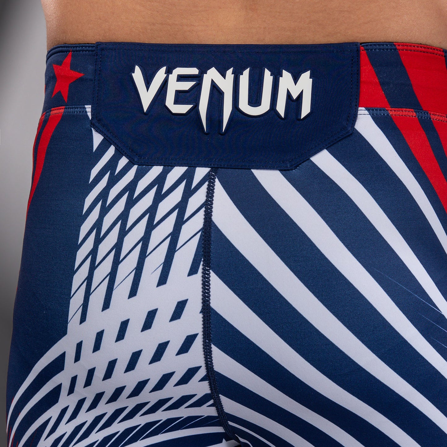 Official UFC Freedom 250 by Venum 男士 Authentic Fight Night Vale Tudo 紧身格斗短裤 - 蓝色